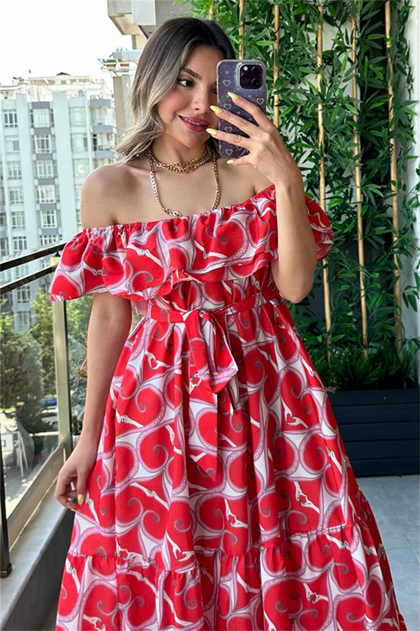 Madonna yaka kırmızı desenli elbise