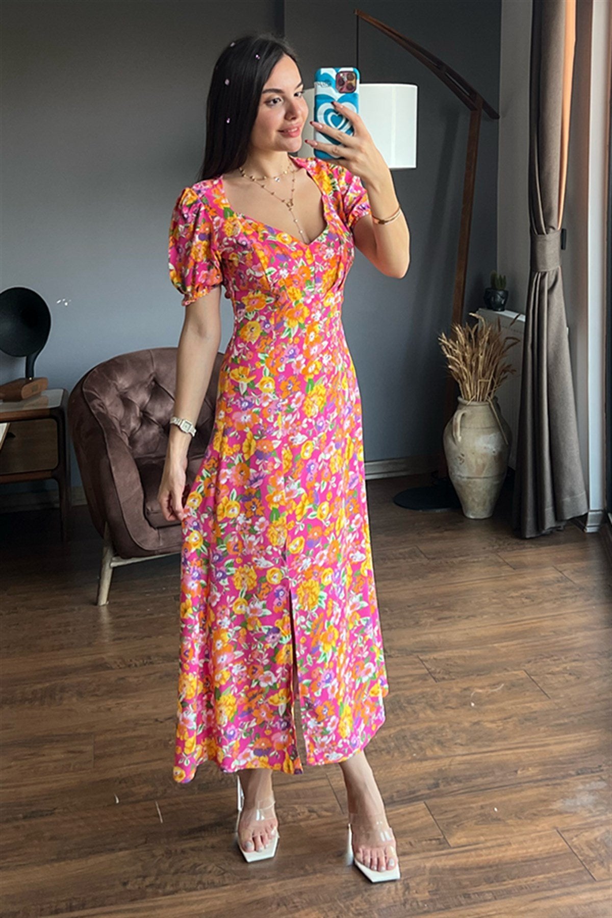 Maura kolları fırfırlı çiçekli yırtmaçlı elbise