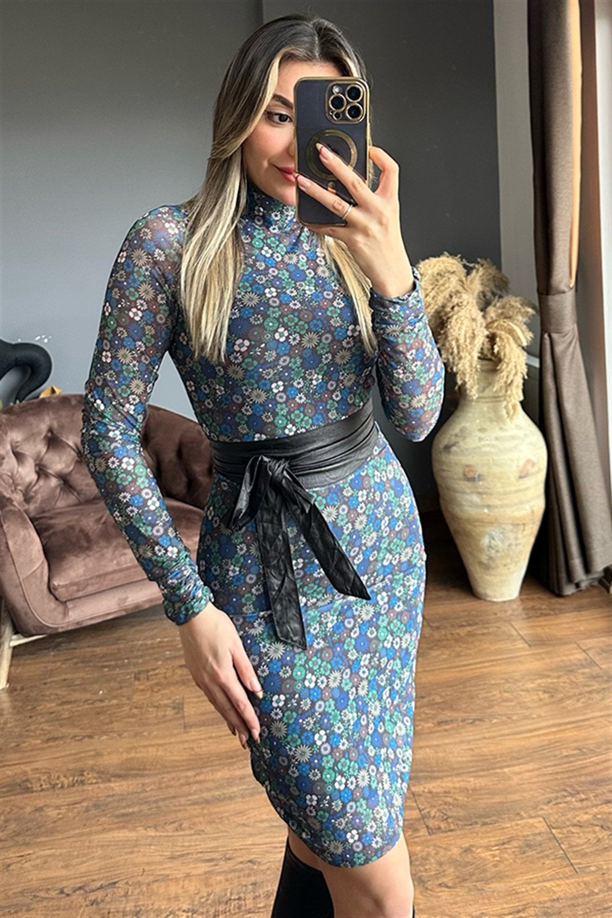 Mavi çiçekli astarlı tül elbise