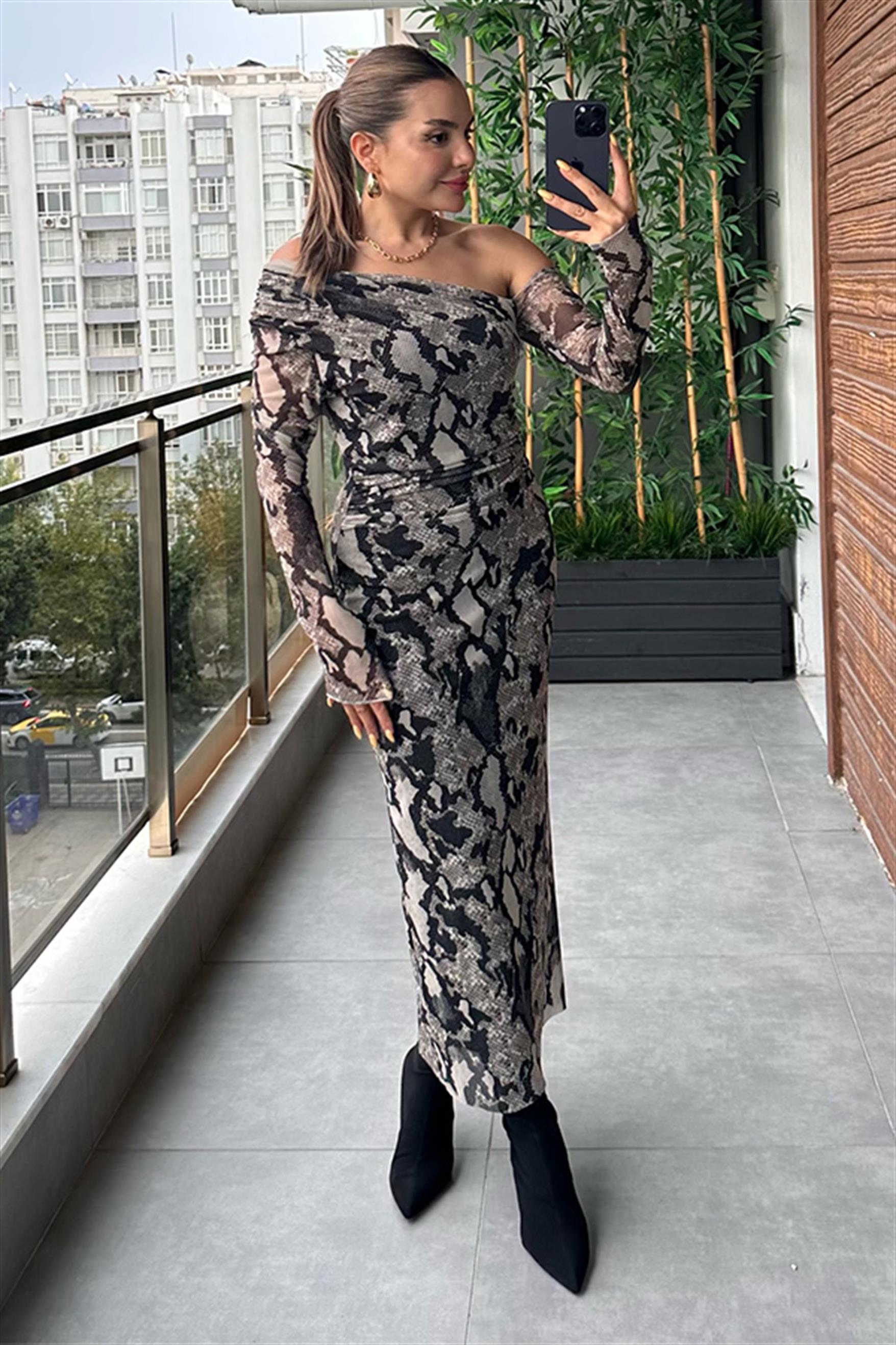 Merce Yılan Desenli Büzgülü Midi Elbise