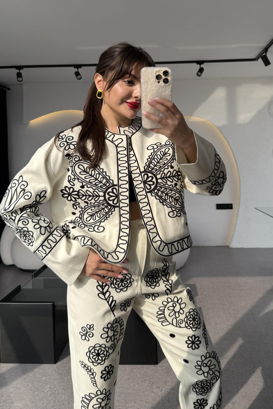 Mileya Nakış İşlemeli Tasarım Ekru Ceket