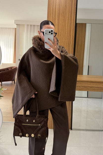 Milya Kahve %100 Yün Kapüşonu Peluş Detaylı Panço