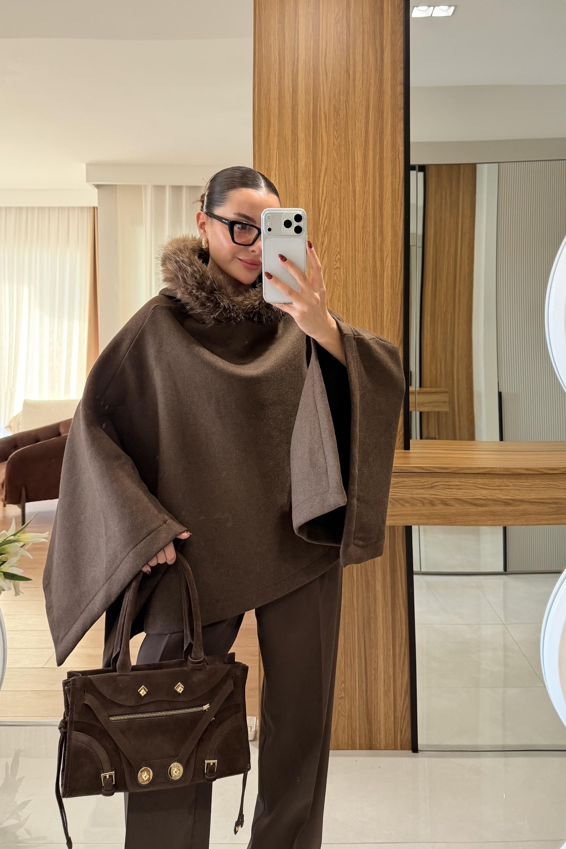 Milya Kahve %100 Yün Kapüşonu Peluş Detaylı Panço