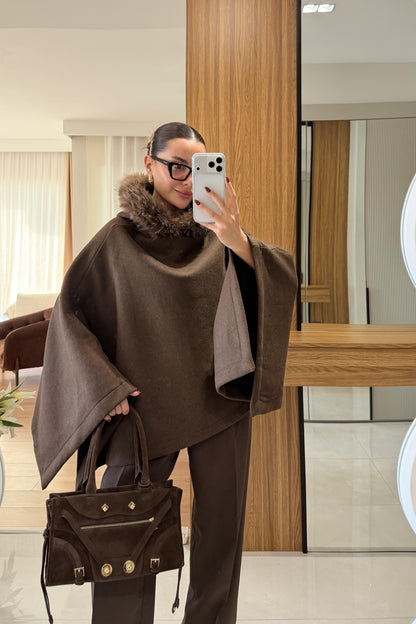 Milya Kahve %100 Yün Kapüşonu Peluş Detaylı Panço