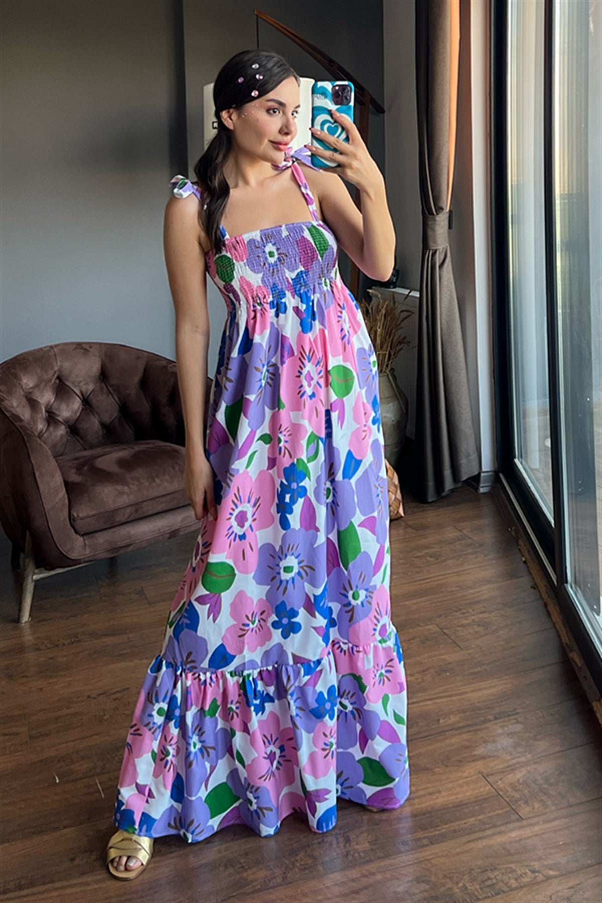 Mor çiçekli gipeli çiçekli elbise