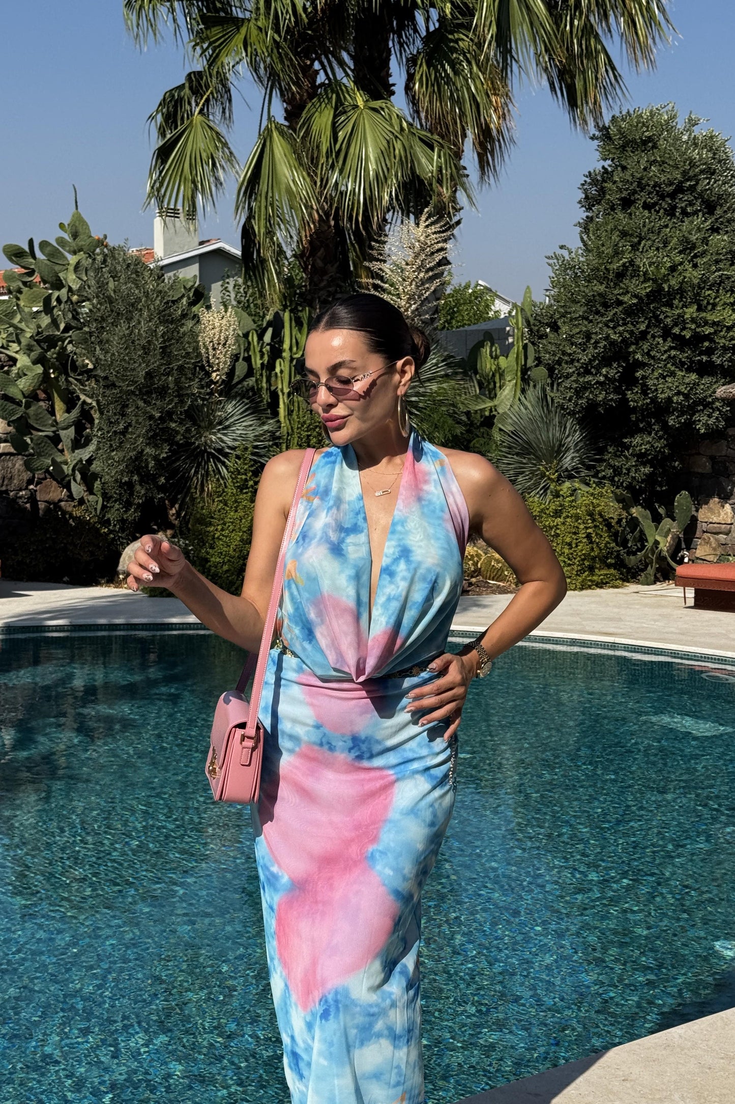 Layla Mavi Desenli Sırt Dekolteli Elbise