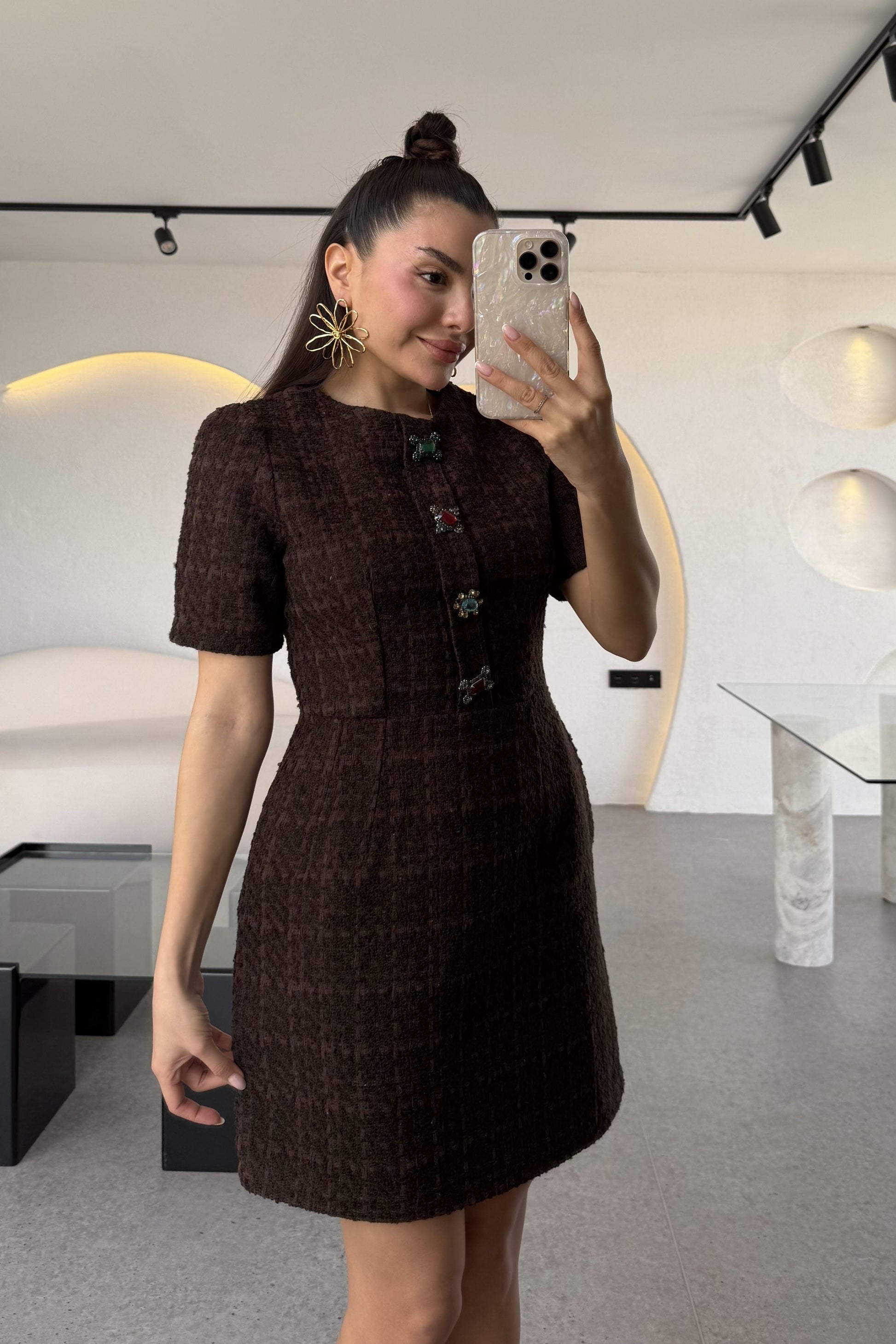 Nataly Kahve Tüvit Taşlı Düğmeli Elbise