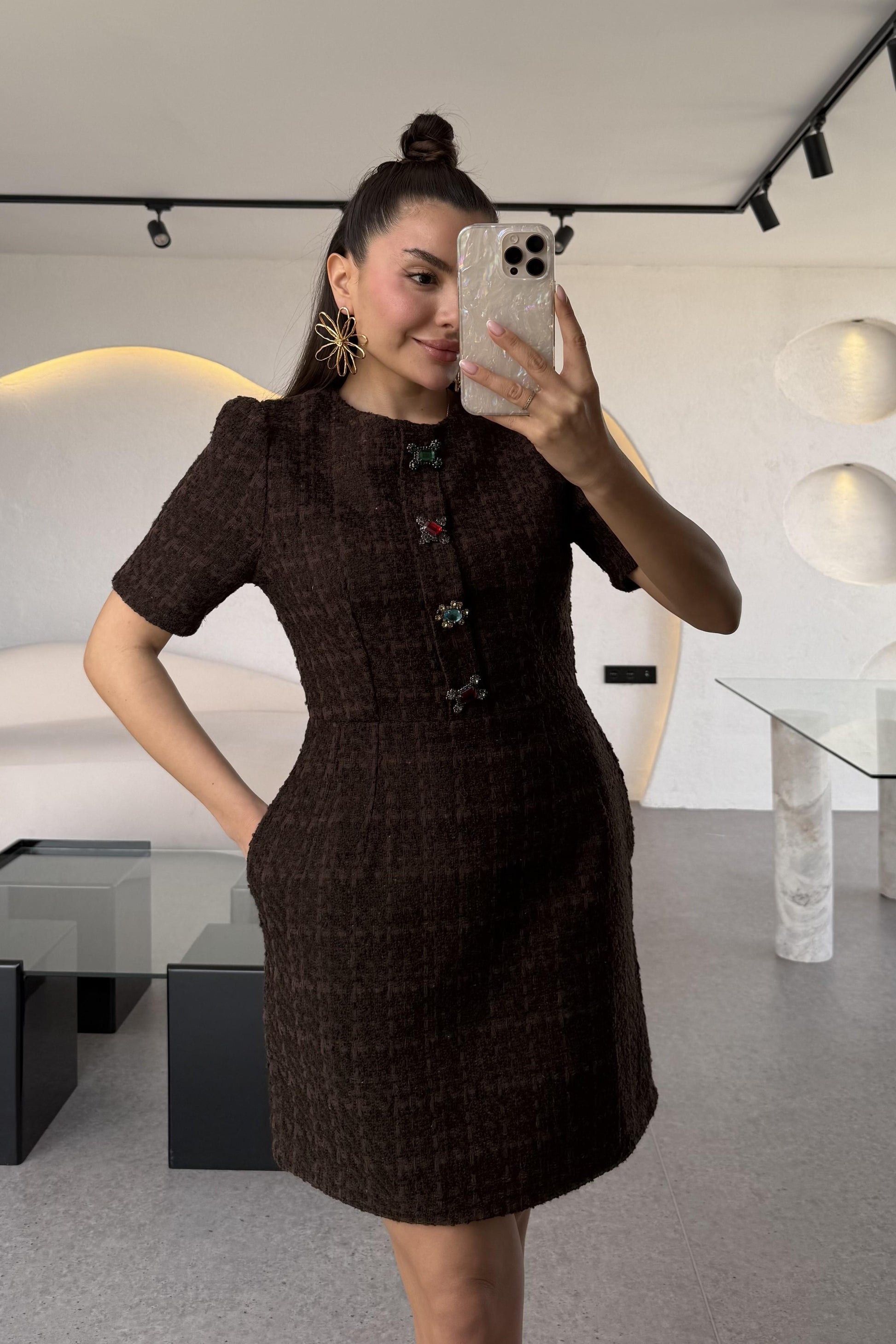 Nataly Kahve Tüvit Taşlı Düğmeli Elbise