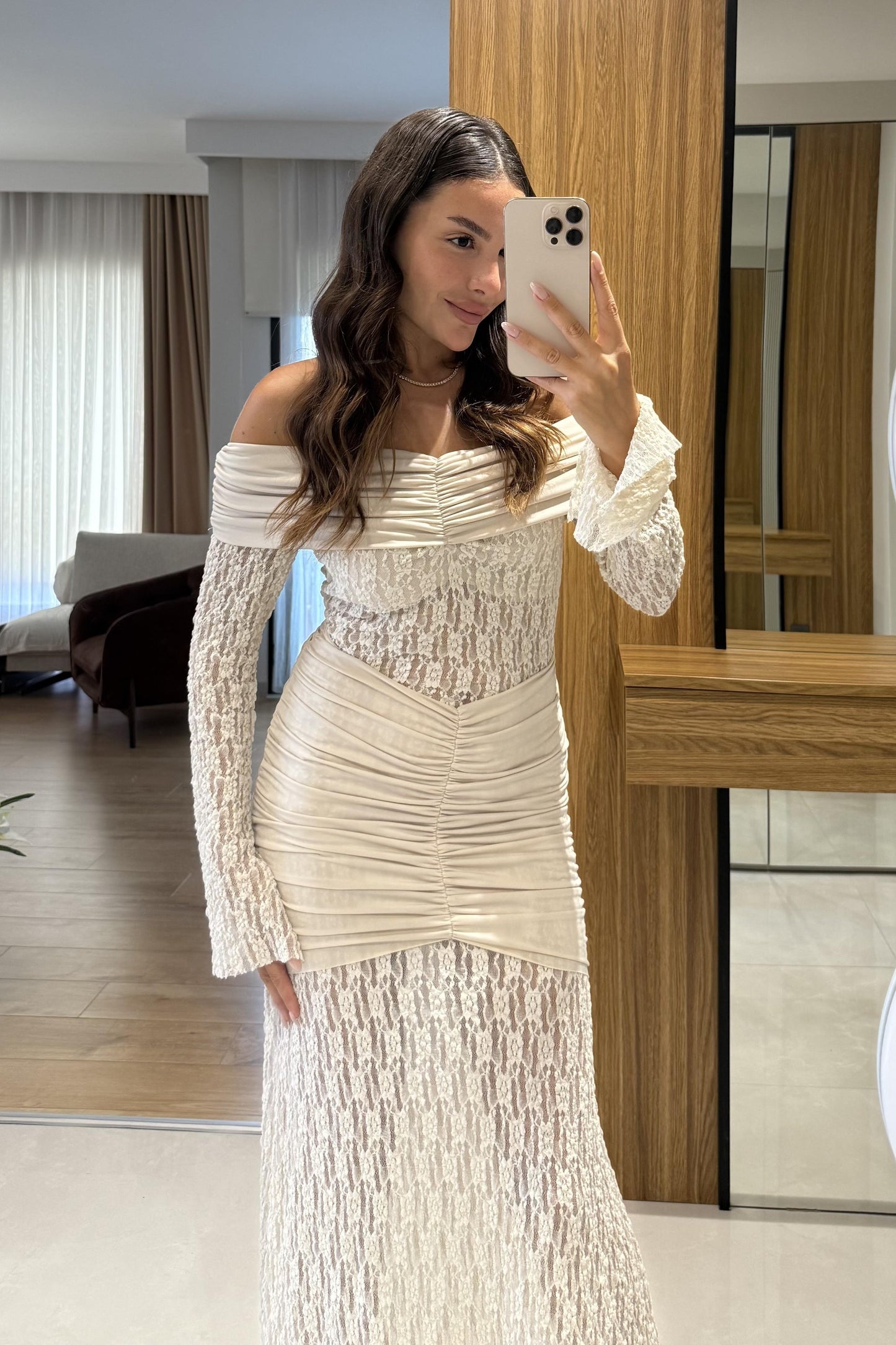 Nexora Bej Dantel Madonna Yaka Elbise