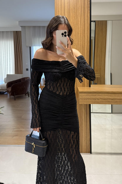 Nexora Siyah Dantel Madonna Yaka Elbise