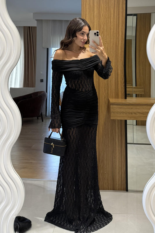 Nexora Siyah Dantel Madonna Yaka Elbise