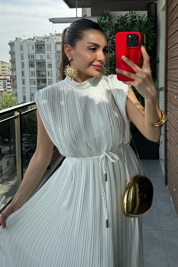 Nicky Bel Kemerli Piliseli Beyaz Elbise