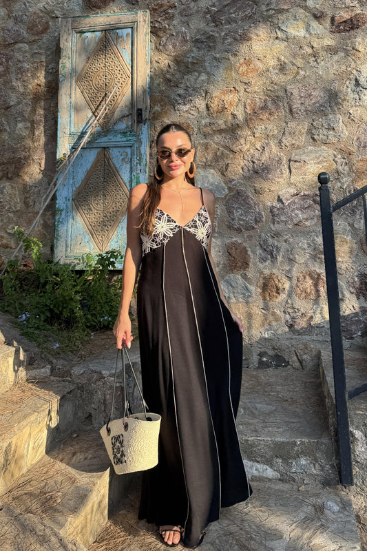 Odessa Göğüs İşlemeli Siyah Elbise