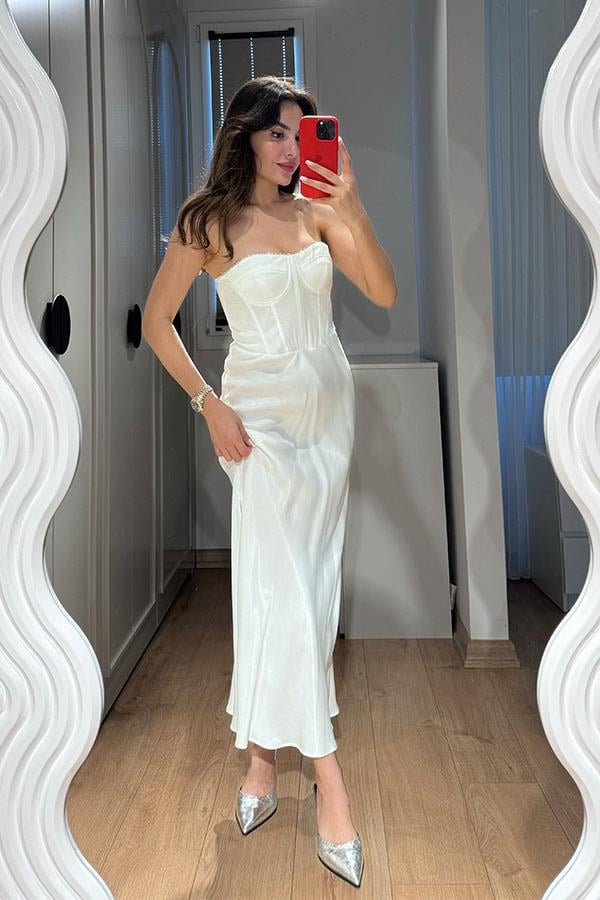 Olia Korse Detaylı Taşlı Straplez Beyaz Elbise