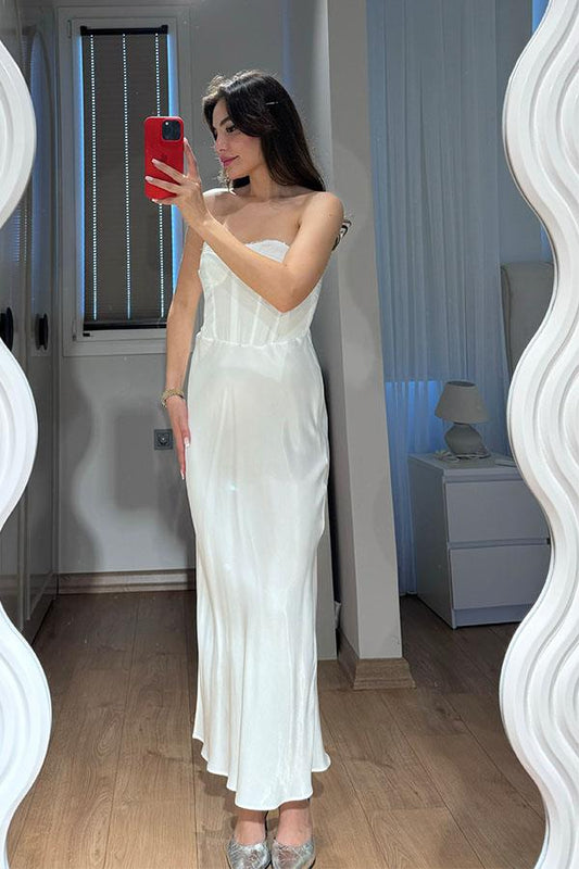 Olia Korse Detaylı Taşlı Straplez Beyaz Elbise