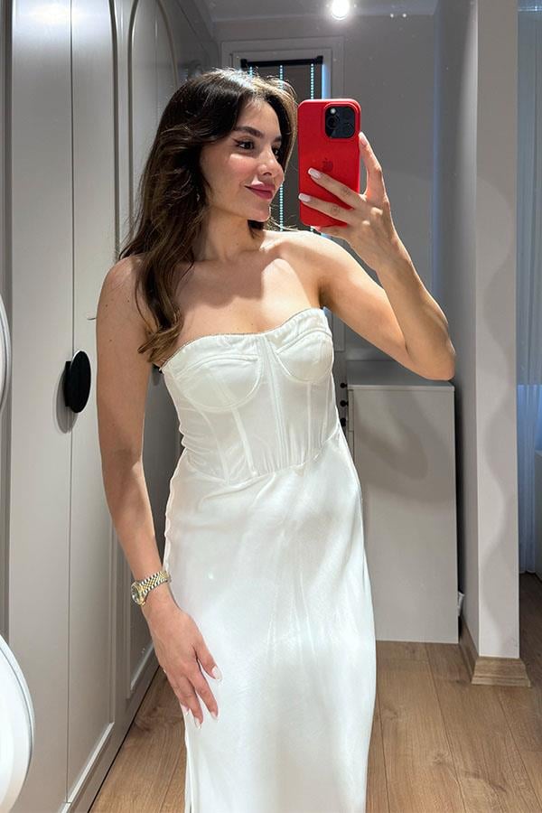 Olia Korse Detaylı Taşlı Straplez Beyaz Elbise