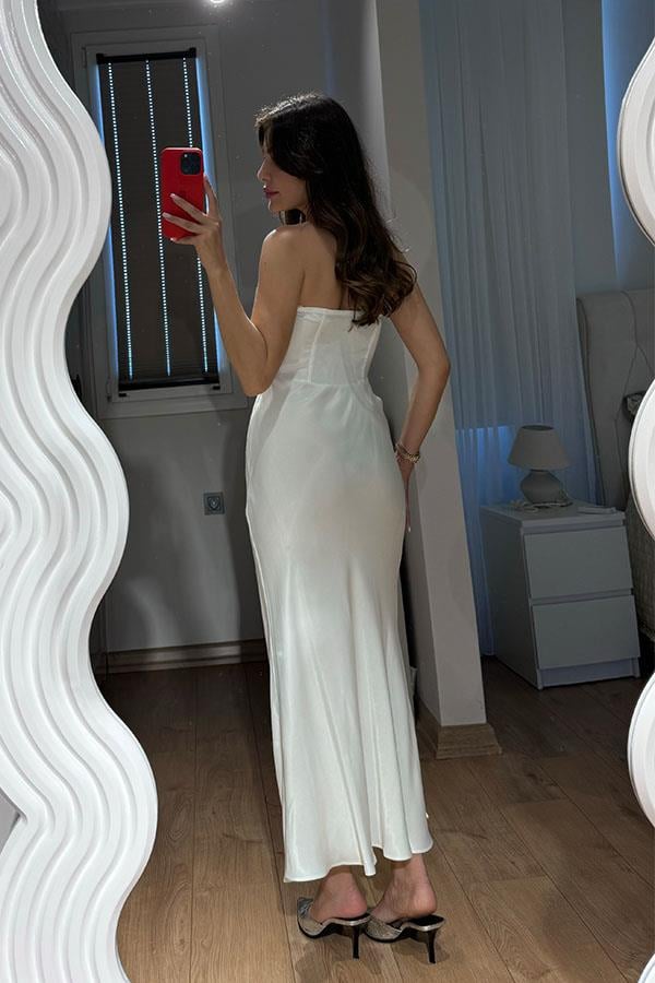 Olia Korse Detaylı Taşlı Straplez Beyaz Elbise