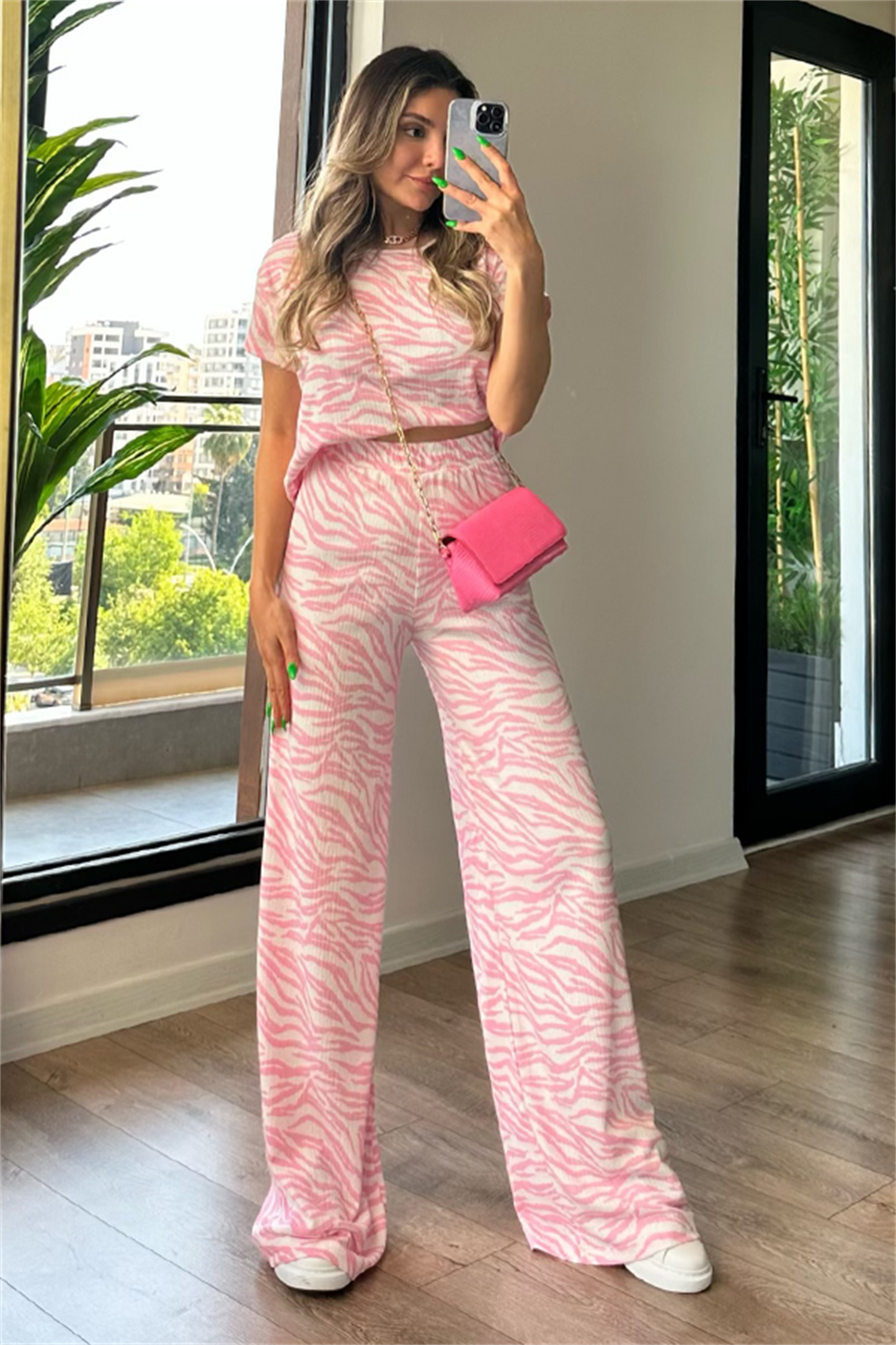 Pembe beyaz dalgalı ikili takım