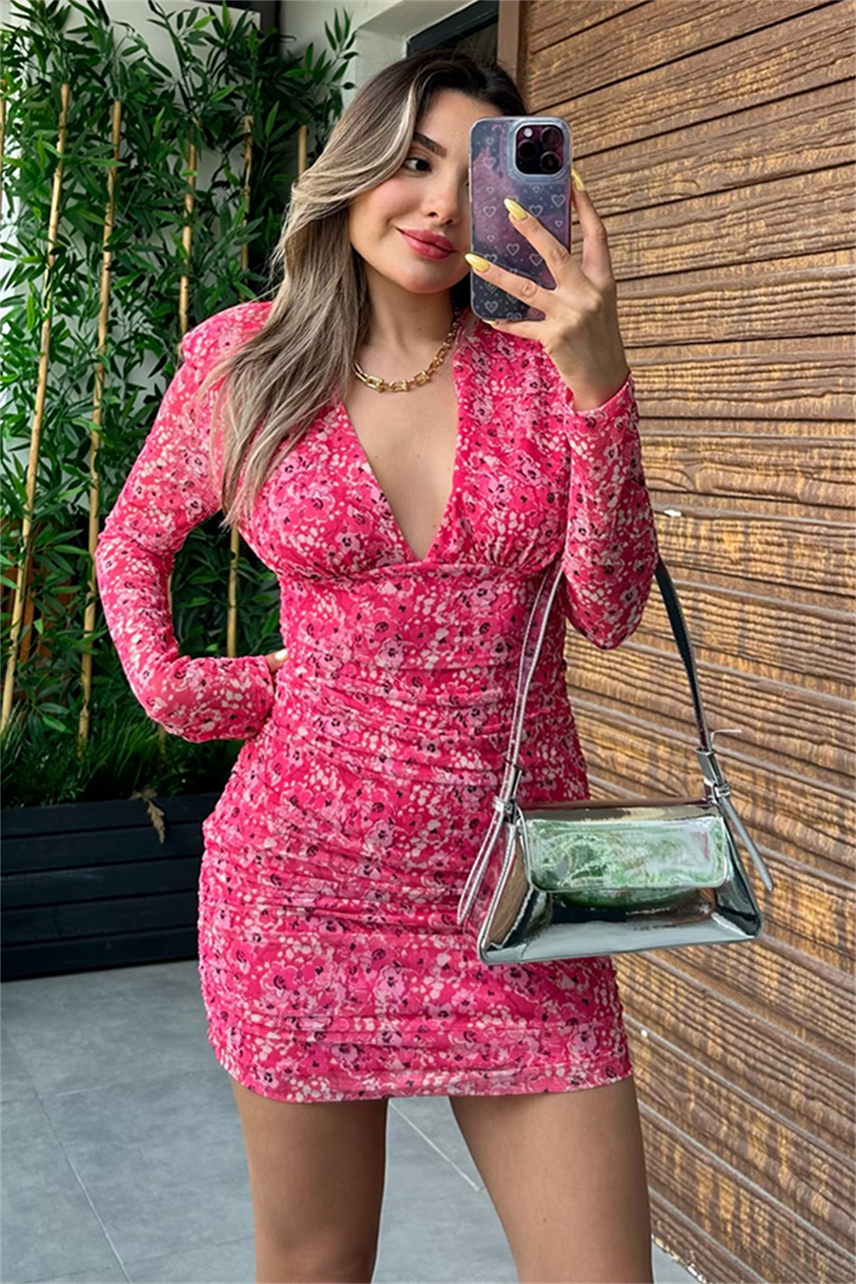 Pembe çiçek desenli vatkalı elbise