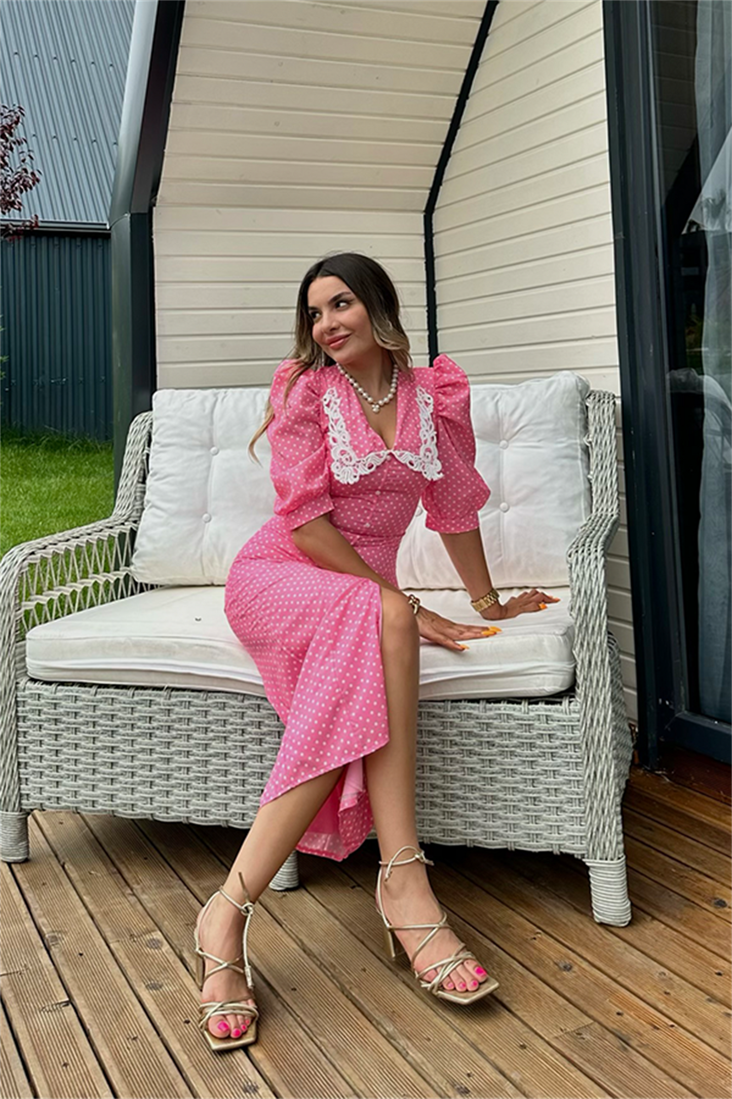 Pembe puantiyeli bebe yaka midi elbise