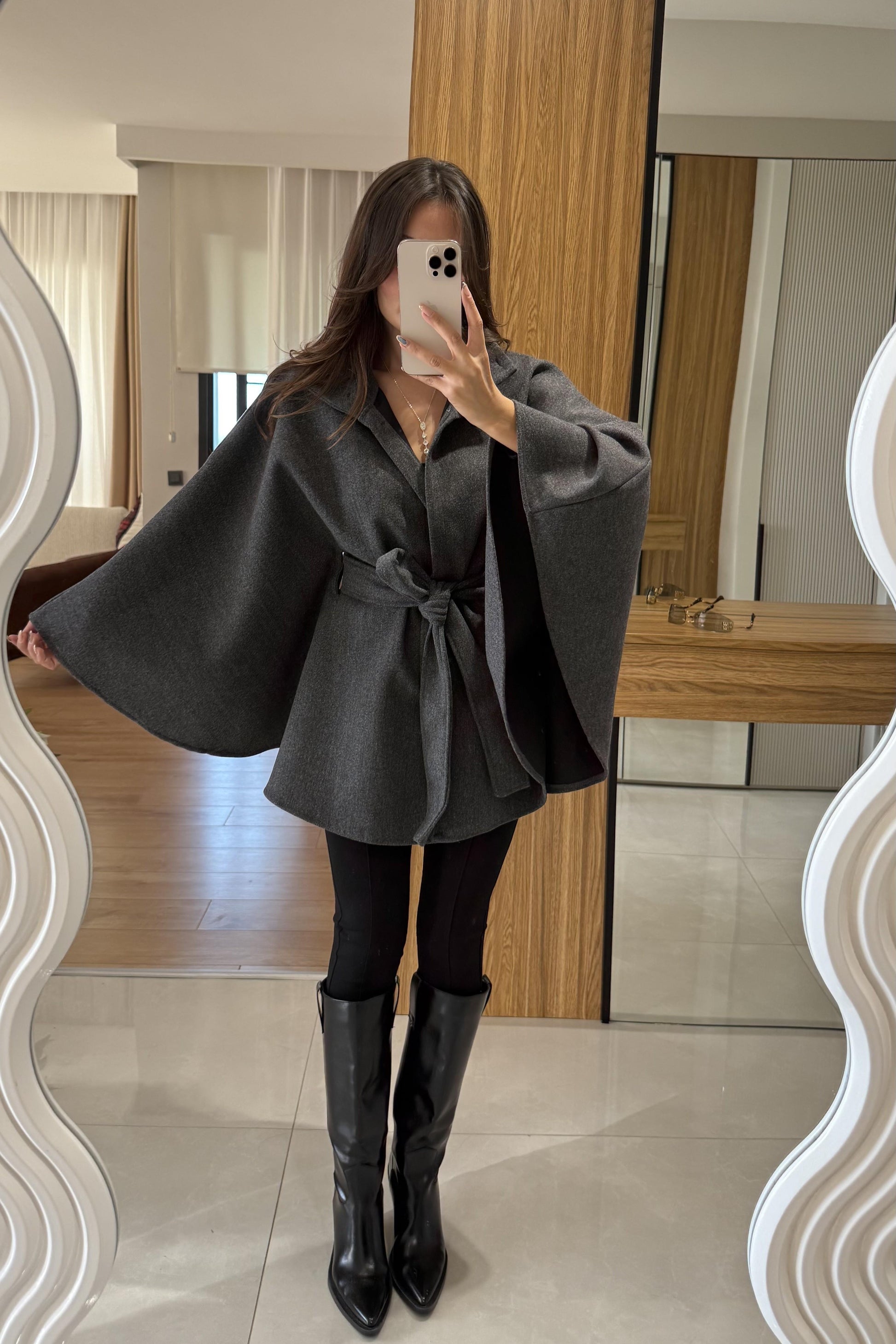 Perolas Antrasit Kemer Detaylı Kaşe Panço