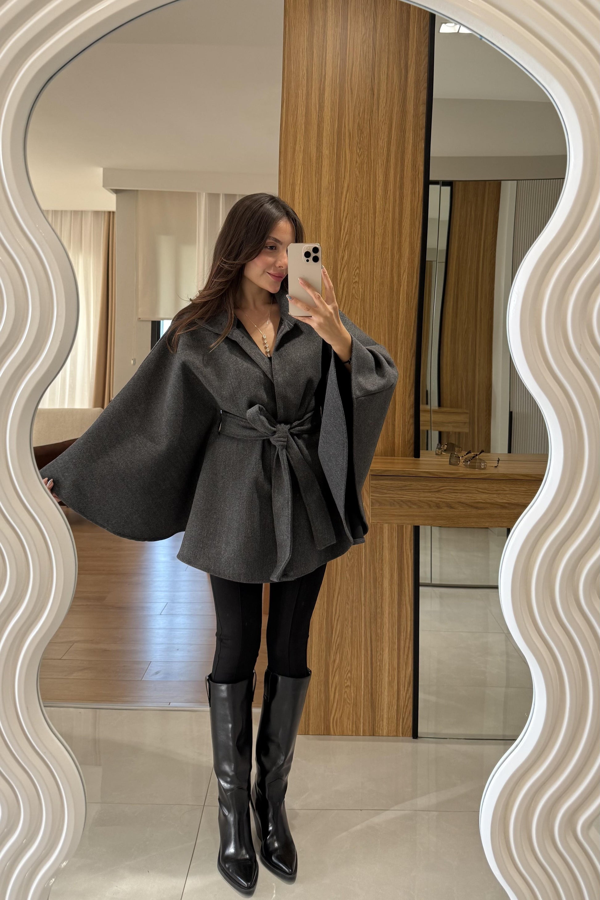 Perolas Antrasit Kemer Detaylı Kaşe Panço