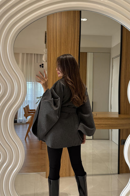 Perolas Antrasit Kemer Detaylı Kaşe Panço