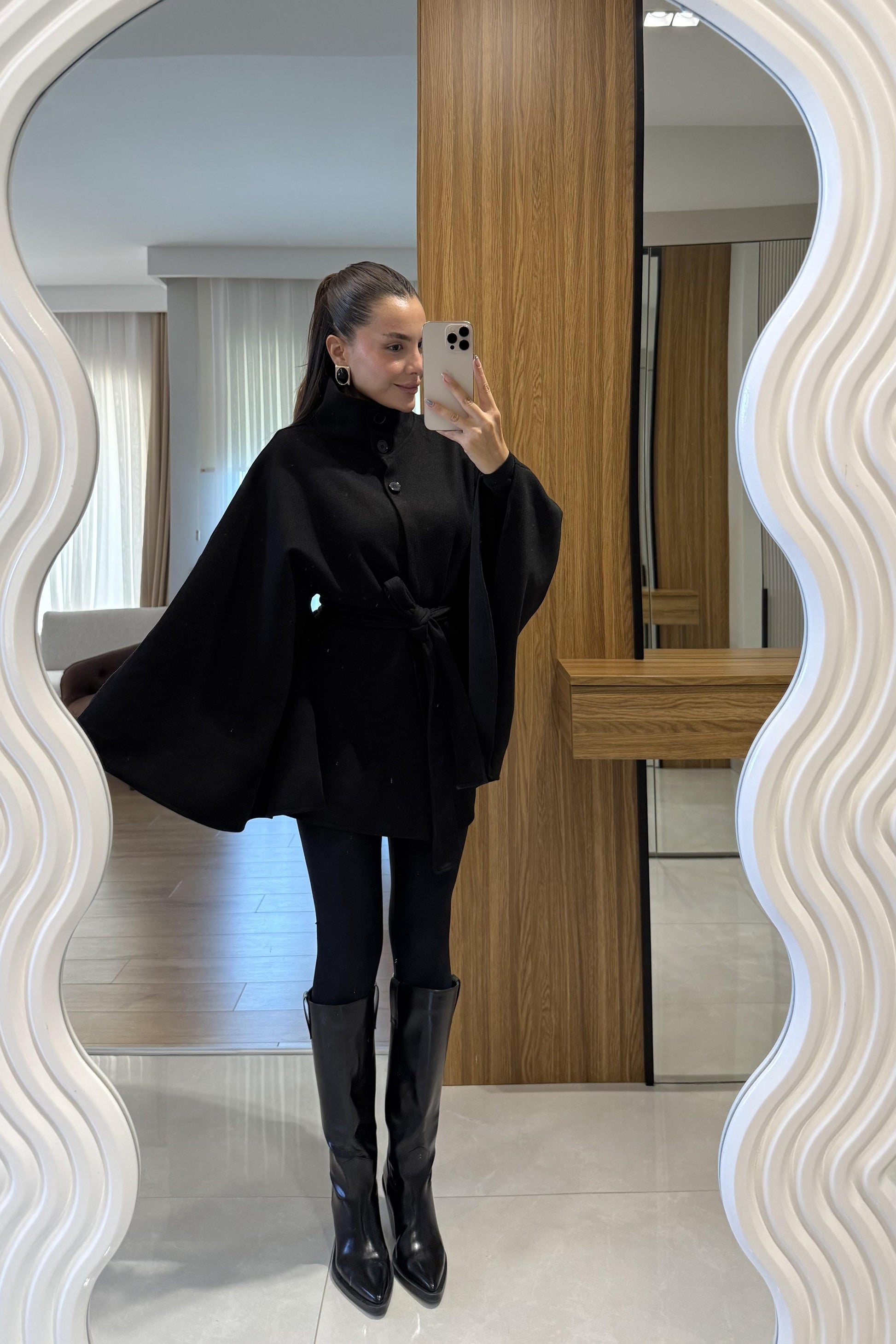 Perolas Siyah Kemer Detaylı Kaşe Panço