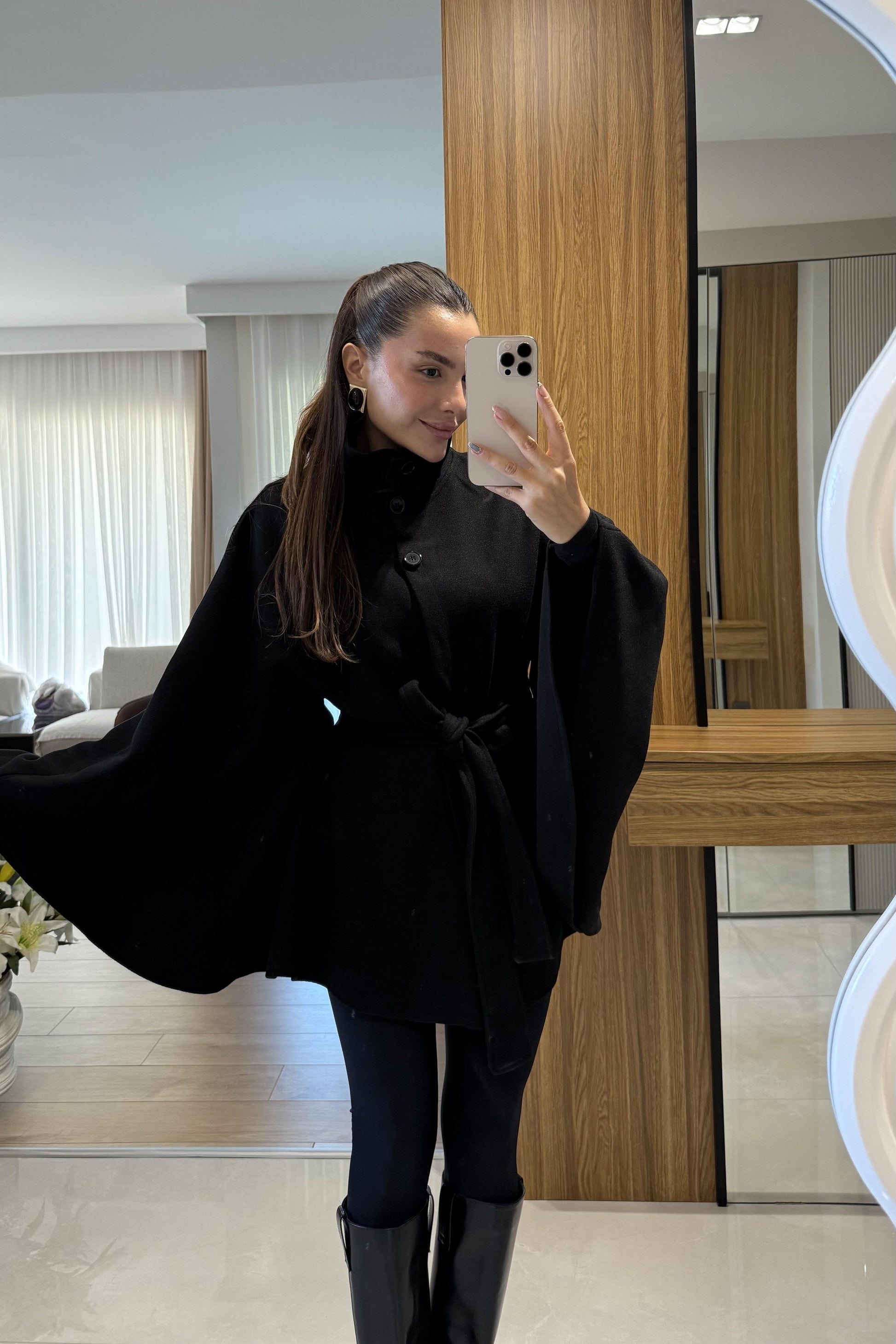 Perolas Siyah Kemer Detaylı Kaşe Panço