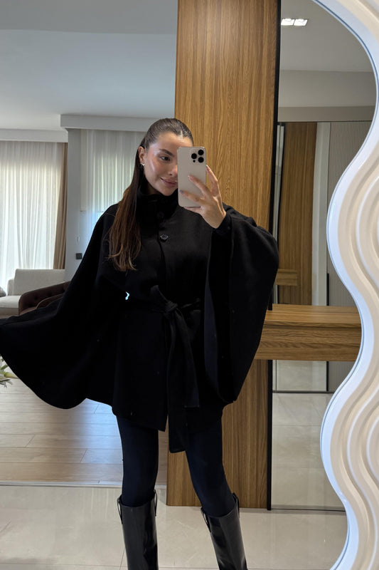 Perolas Siyah Kemer Detaylı Kaşe Panço