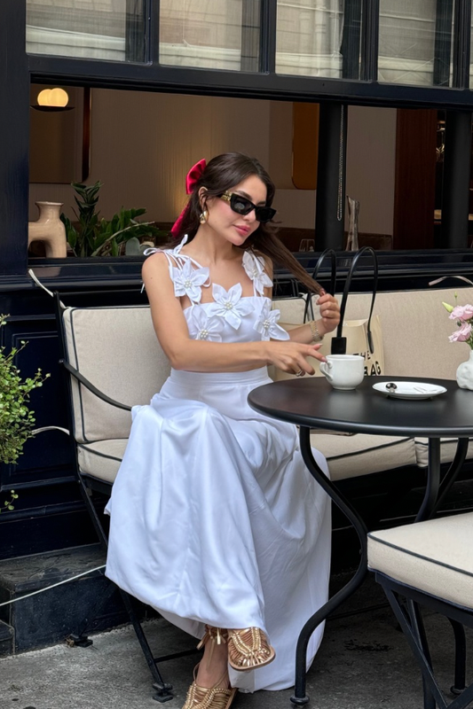 Petit üç boyutlu çiçekli ikili beyaz takım