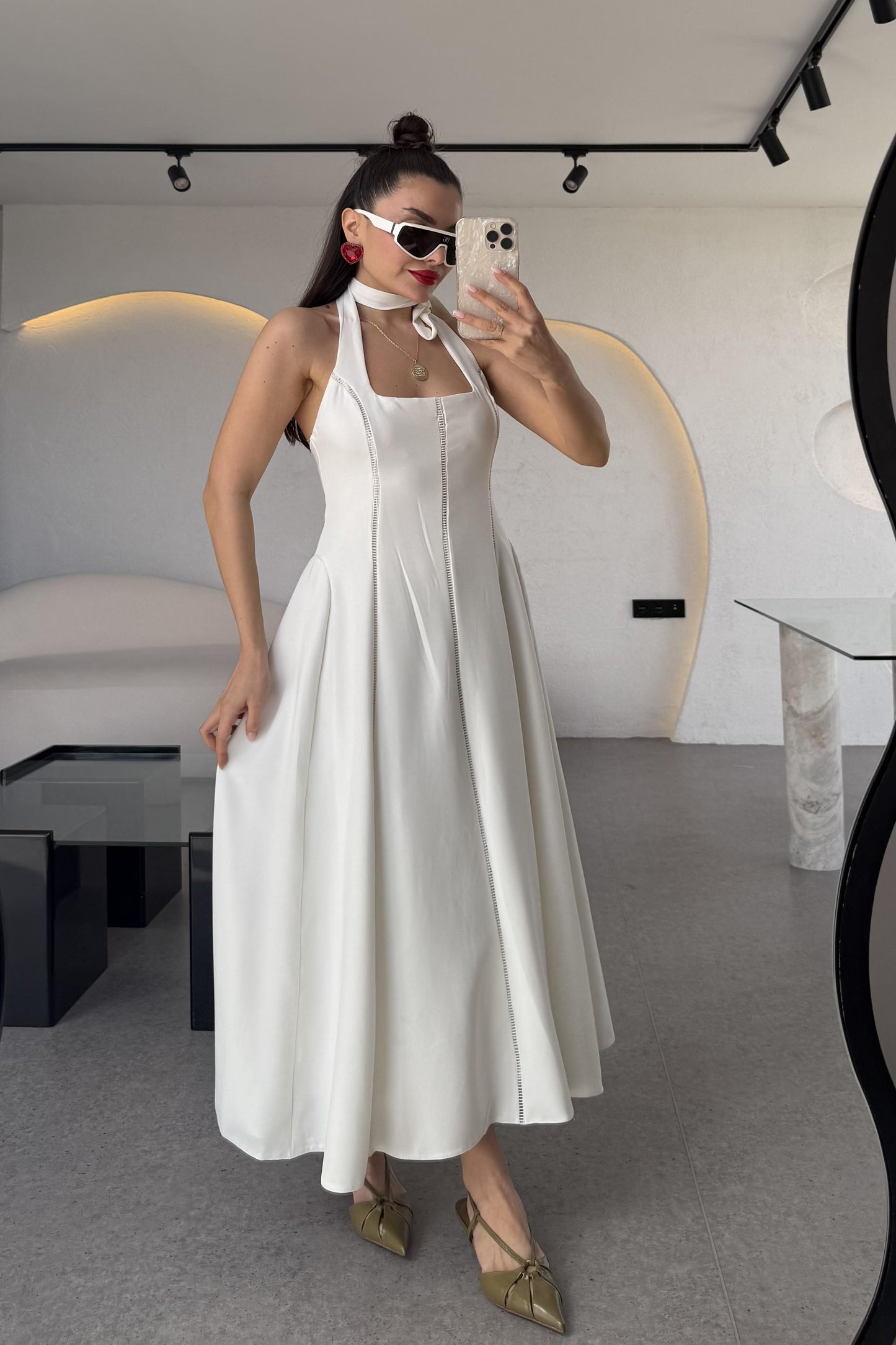 Pimenta Beyaz Boyundan Bağlamalı Atlas Elbise