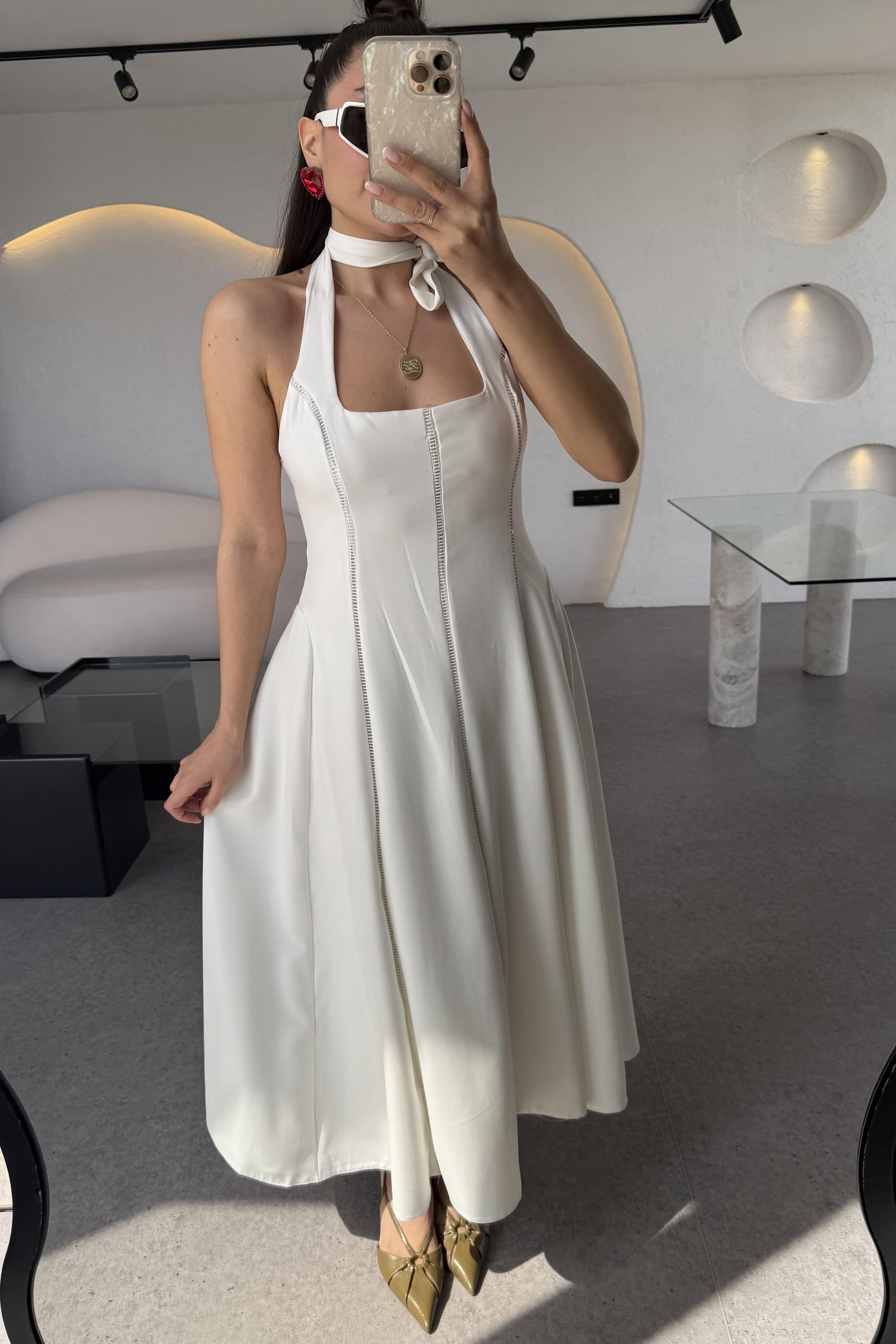 Pimenta Beyaz Boyundan Bağlamalı Atlas Elbise