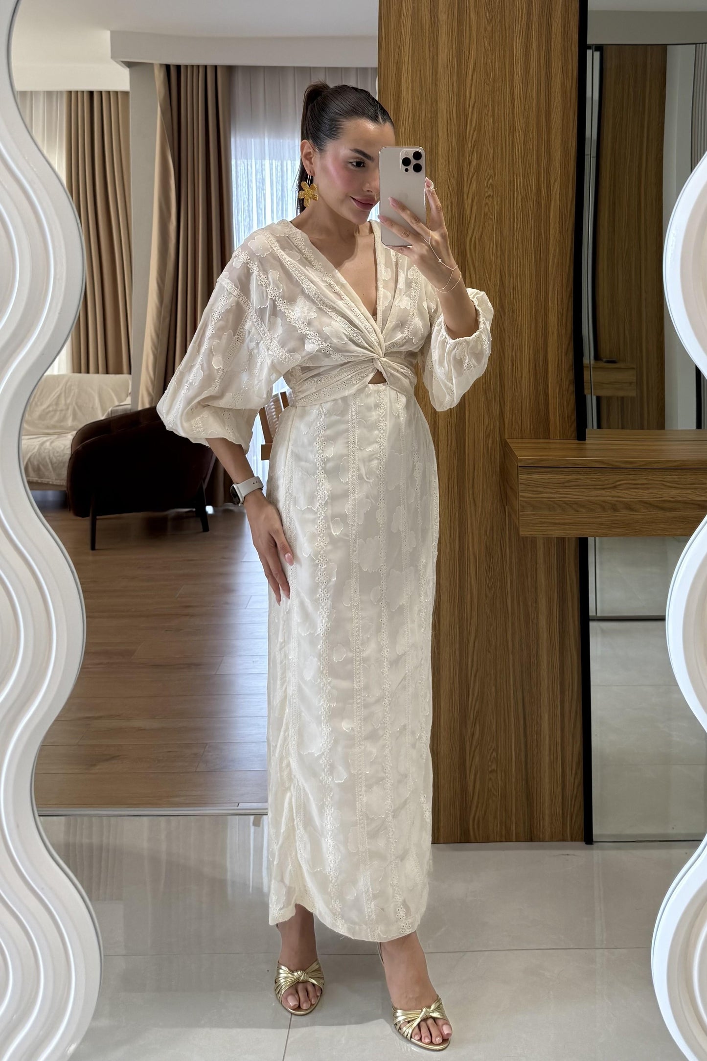 Ravira Krem Uzun Fistolu Ön Düğümlü Elbise