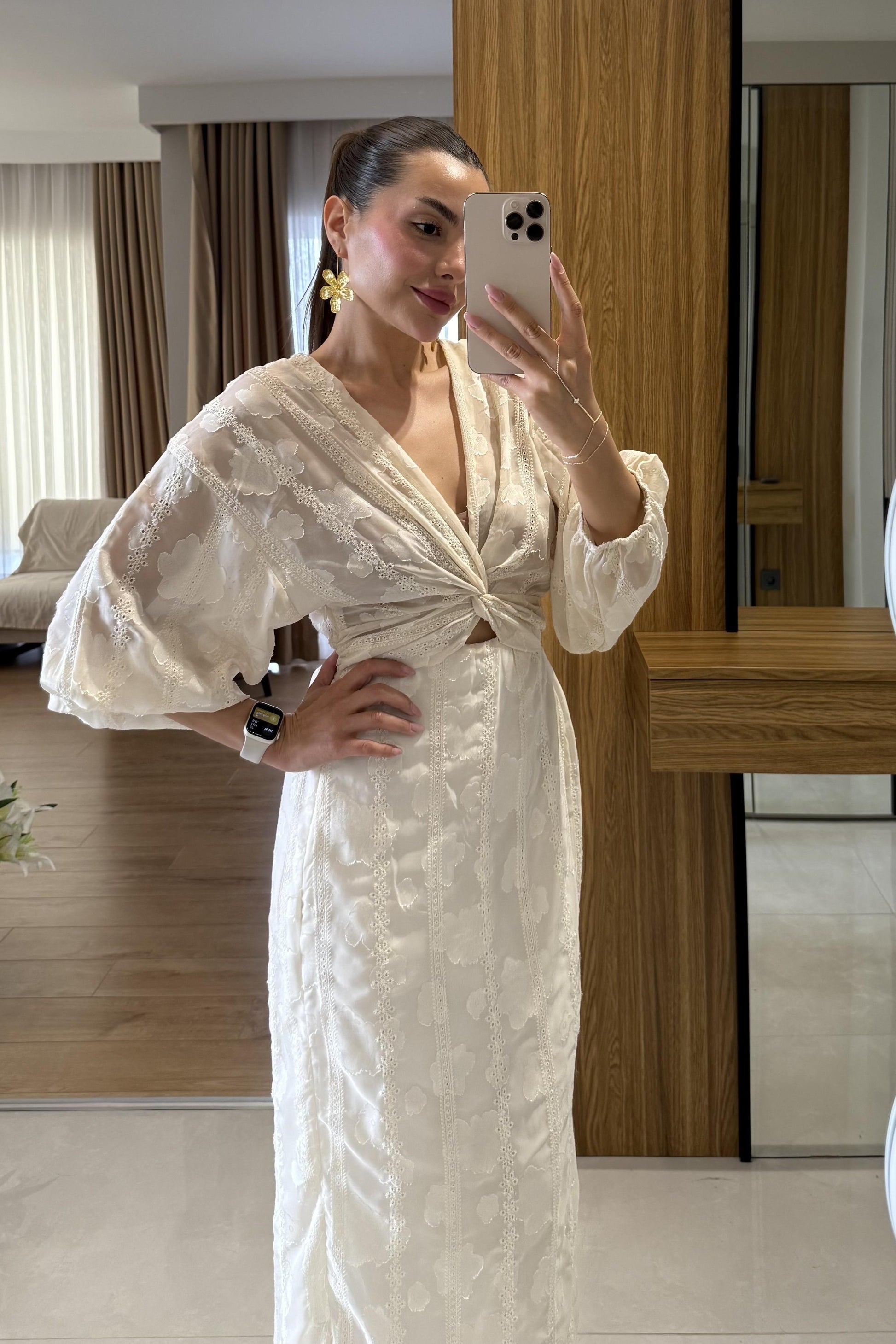 Ravira Krem Uzun Fistolu Ön Düğümlü Elbise