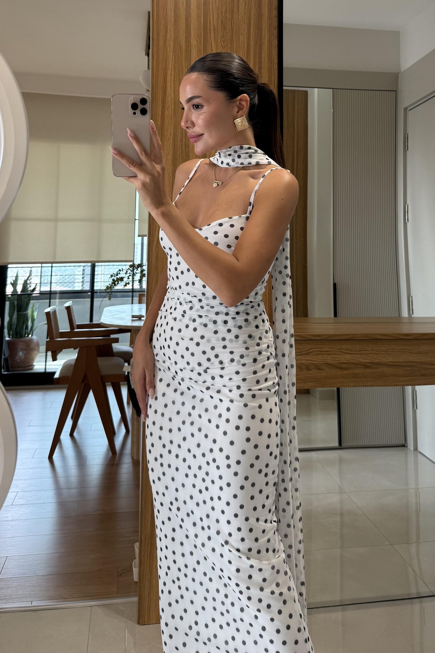 Reacter Beyaz Şal Detaylı Astarlı Puantiyeli Elbise