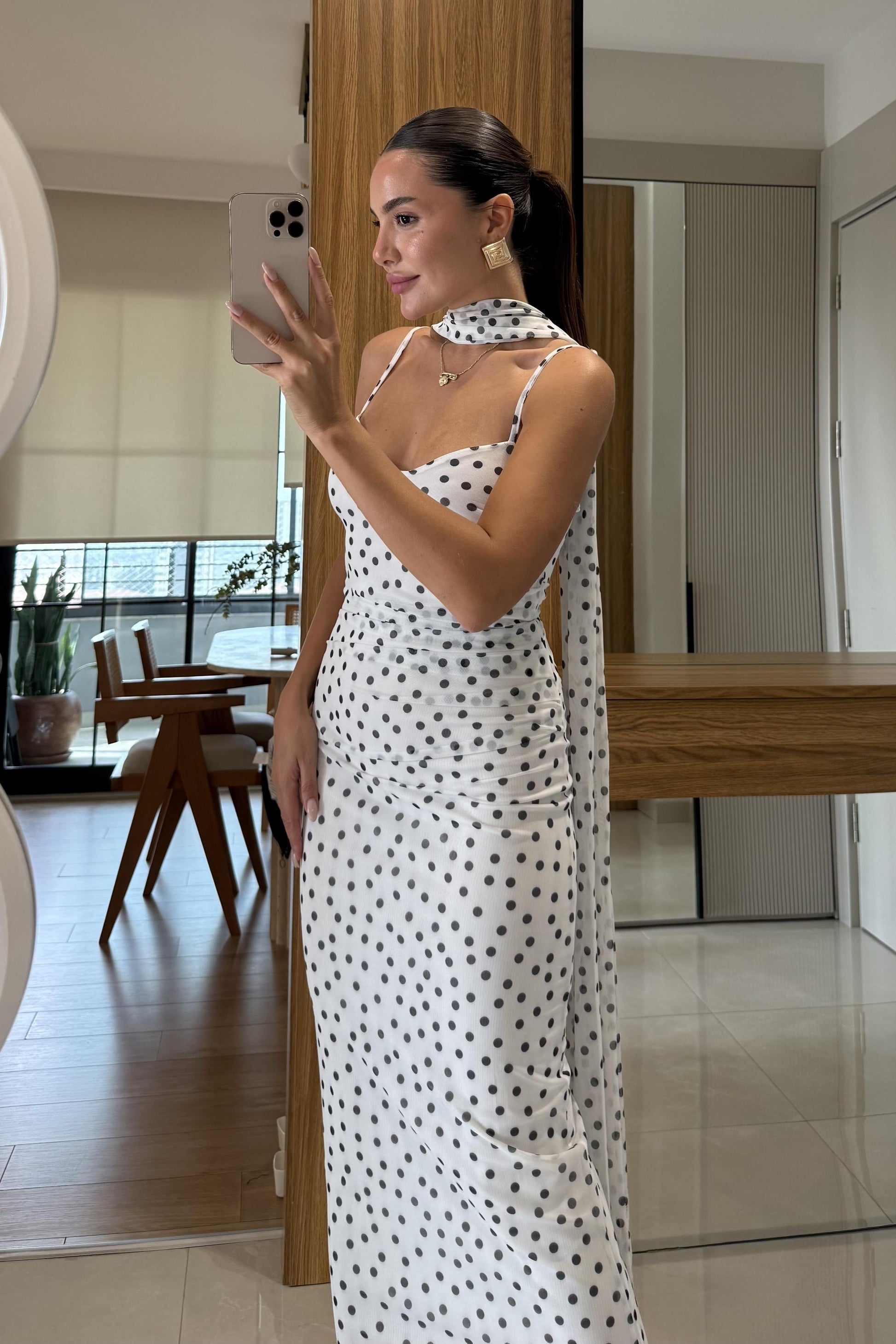 Reacter Beyaz Şal Detaylı Astarlı Puantiyeli Elbise