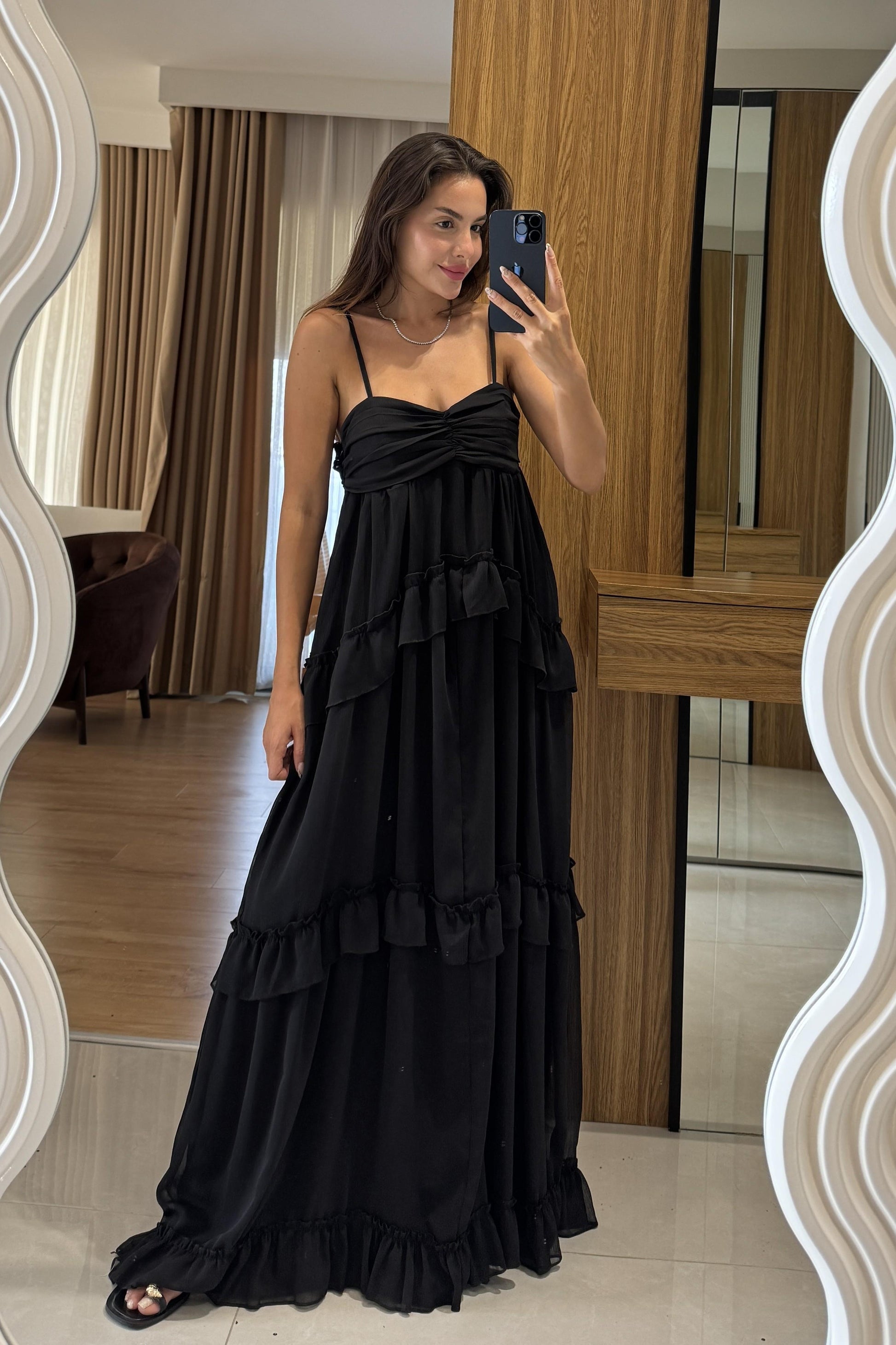 Rigas Siyah Kat Kat Volanlı Askılı Şifon Maxi Elbise