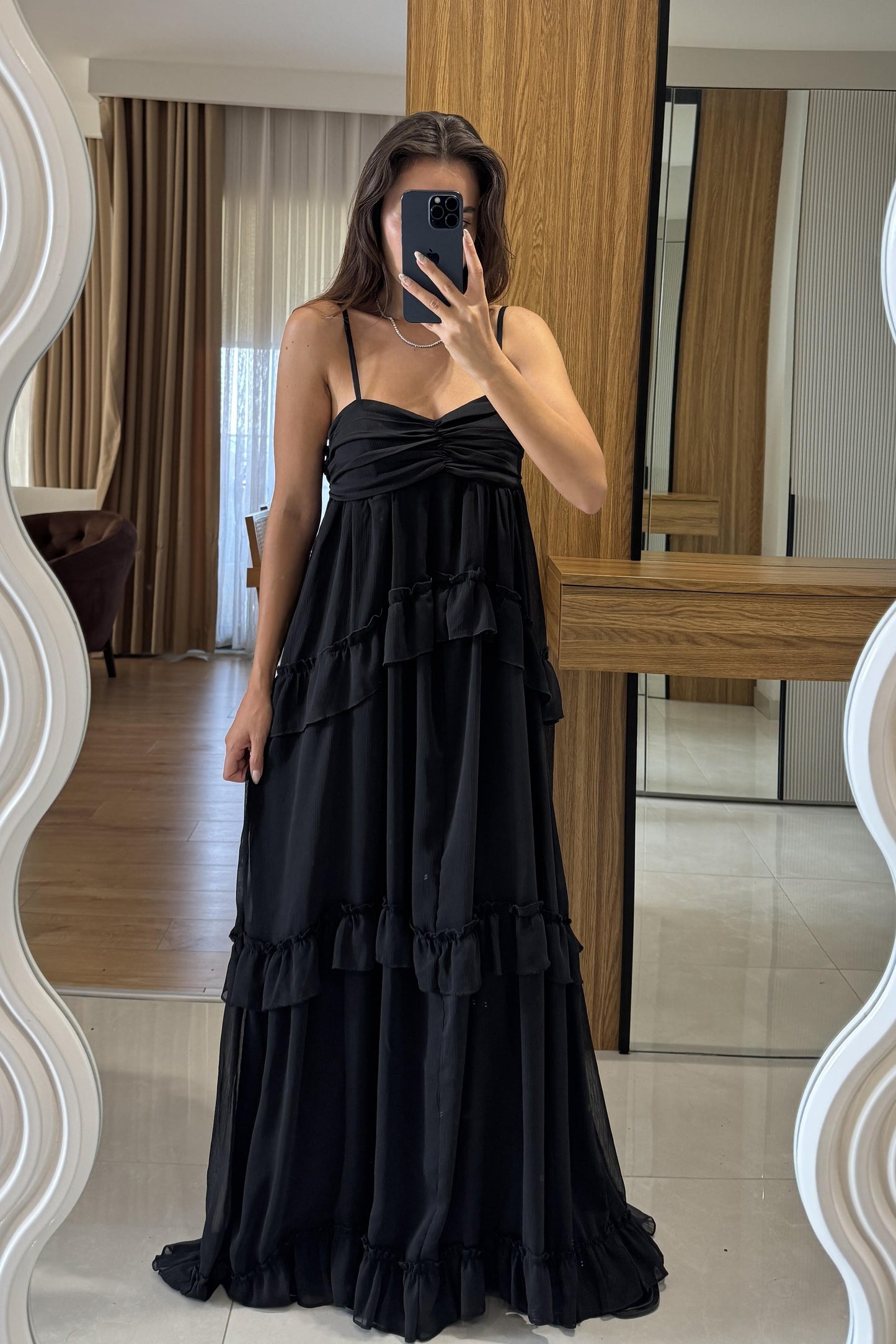 Rigas Siyah Kat Kat Volanlı Askılı Şifon Maxi Elbise