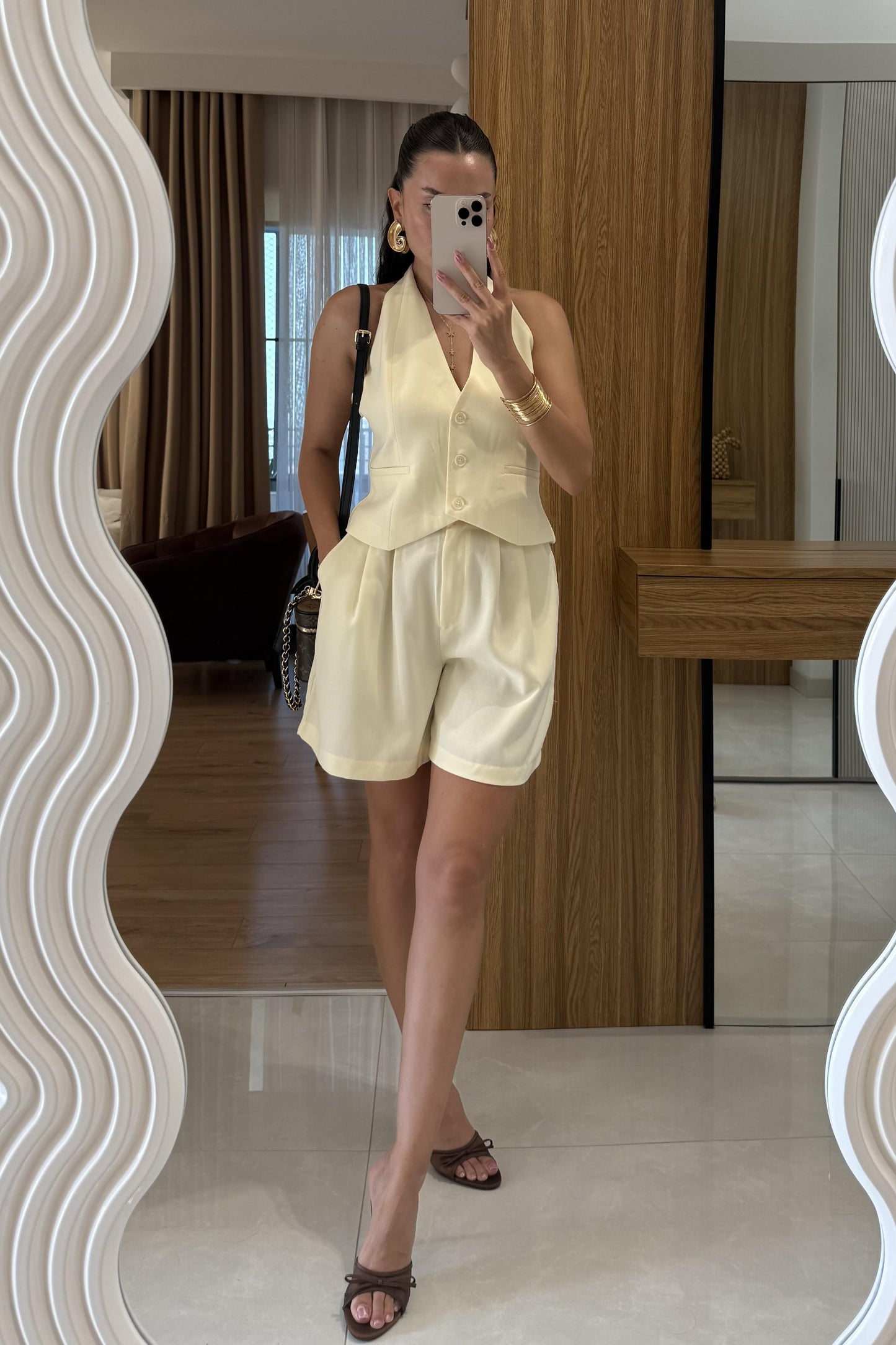 Rolinda Sarı Yelekli Şortlu Takım