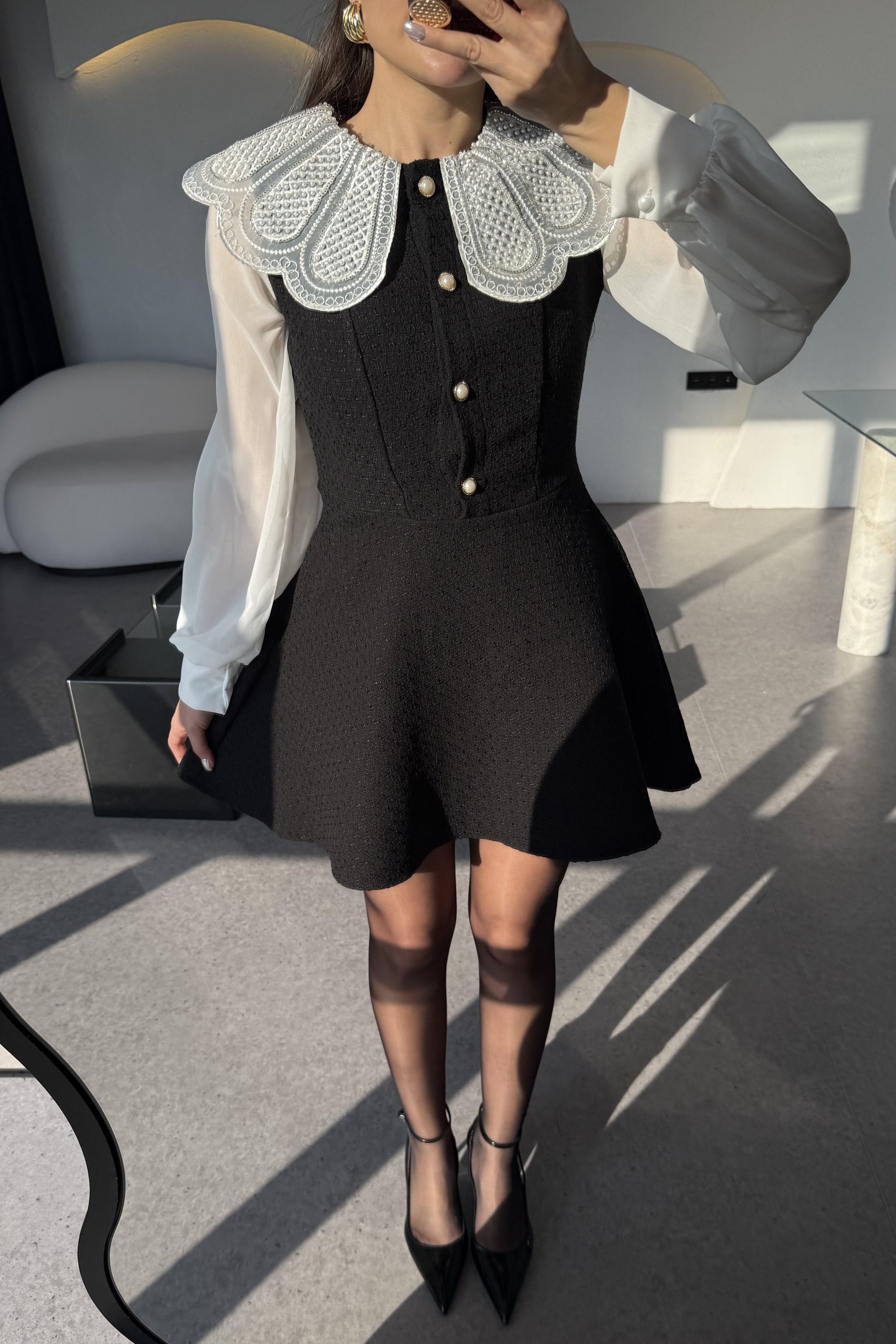 Romona Siyah Tüvit Yakası Taşlı İnci Düğmeli Elbise