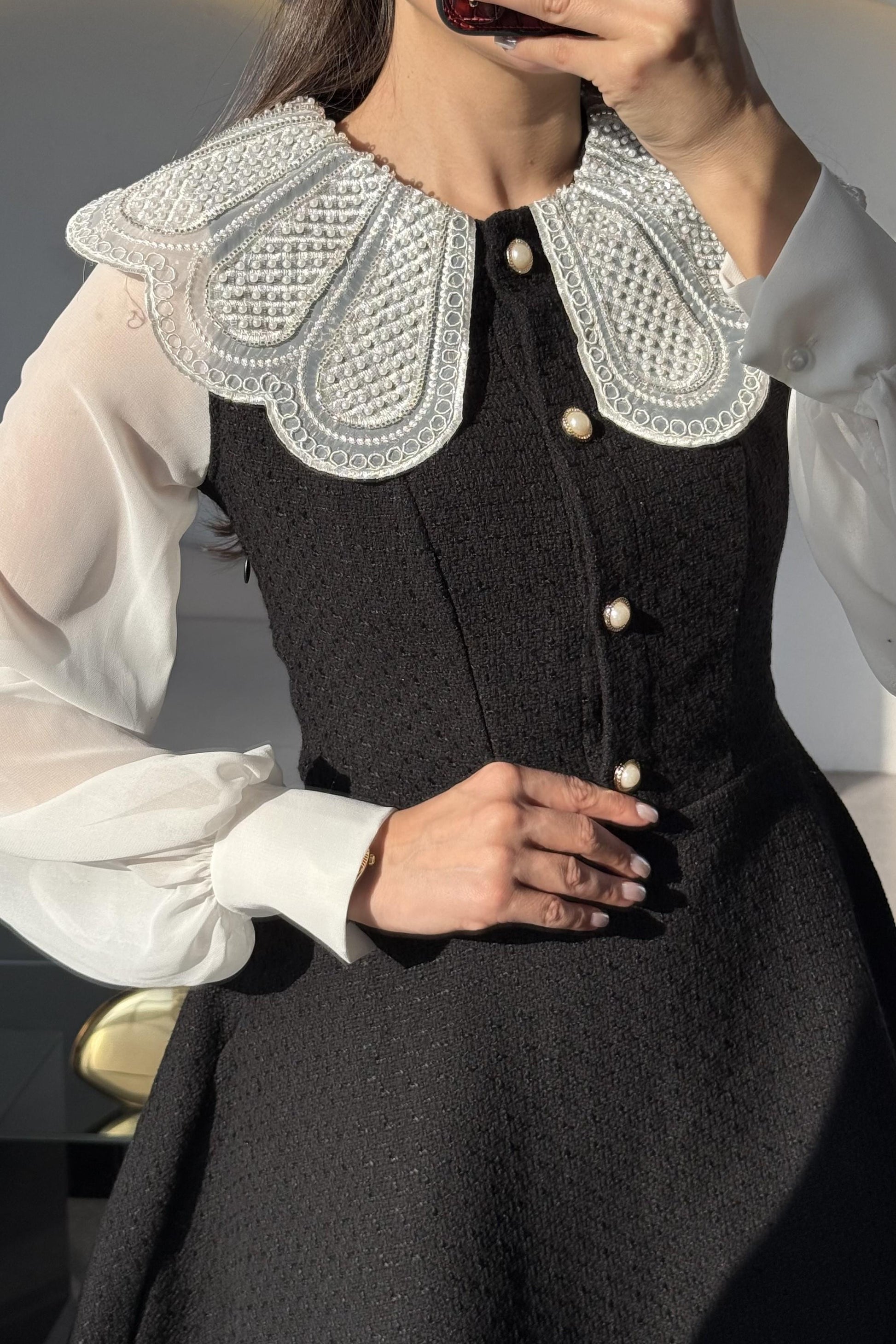 Romona Siyah Tüvit Yakası Taşlı İnci Düğmeli Elbise