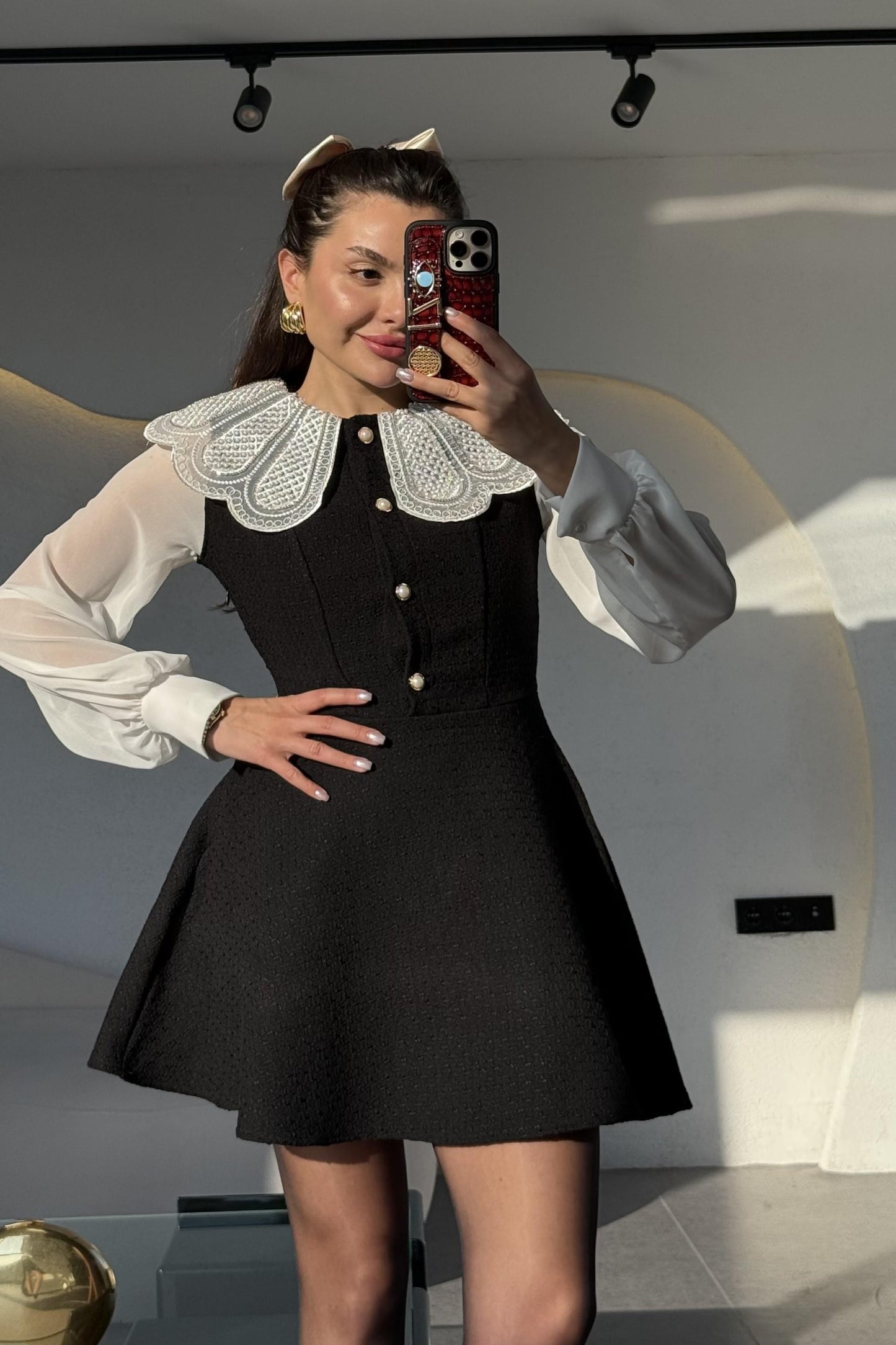 Romona Siyah Tüvit Yakası Taşlı İnci Düğmeli Elbise