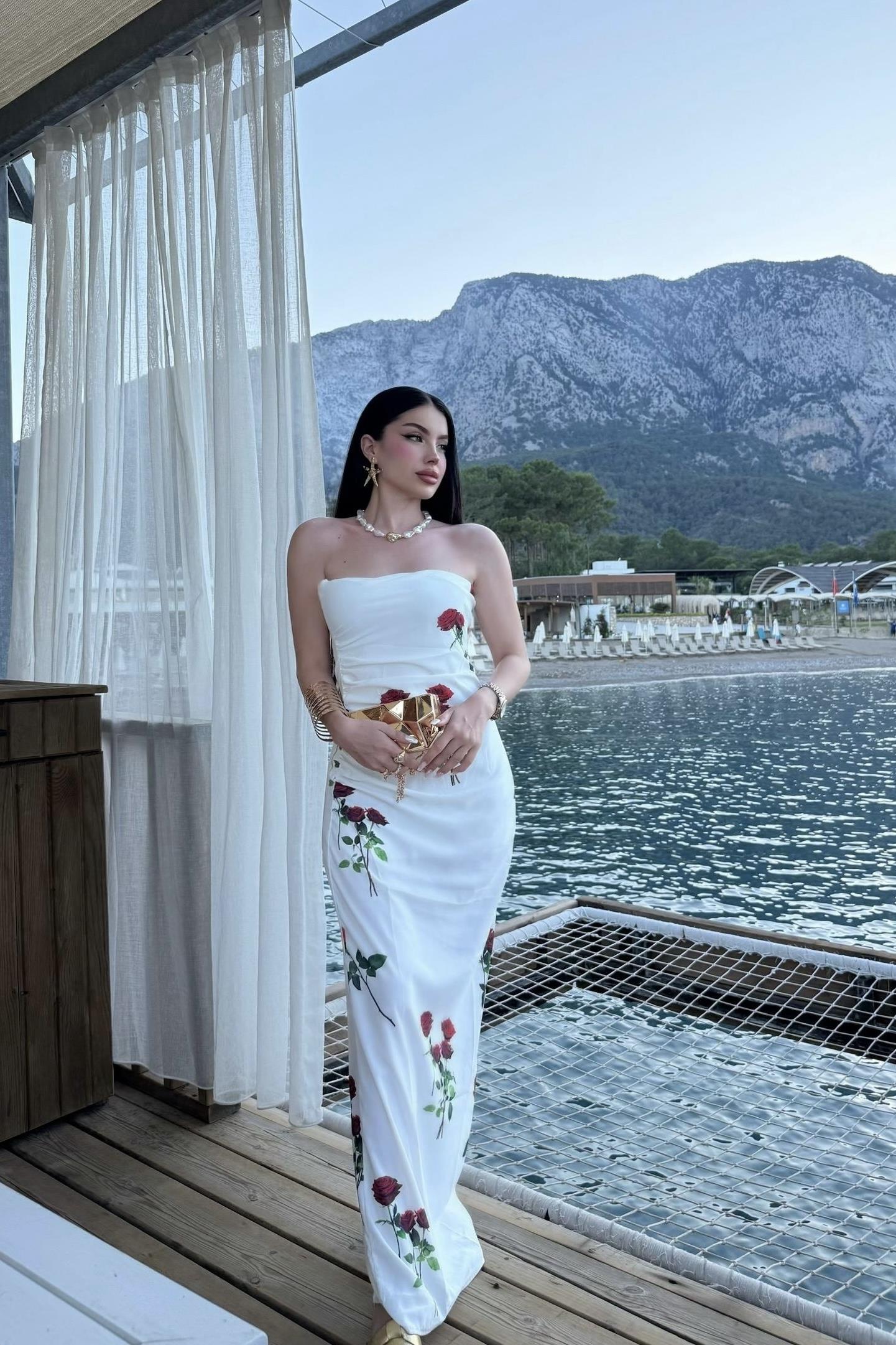 Roza Beyaz Gül Desen Elbise