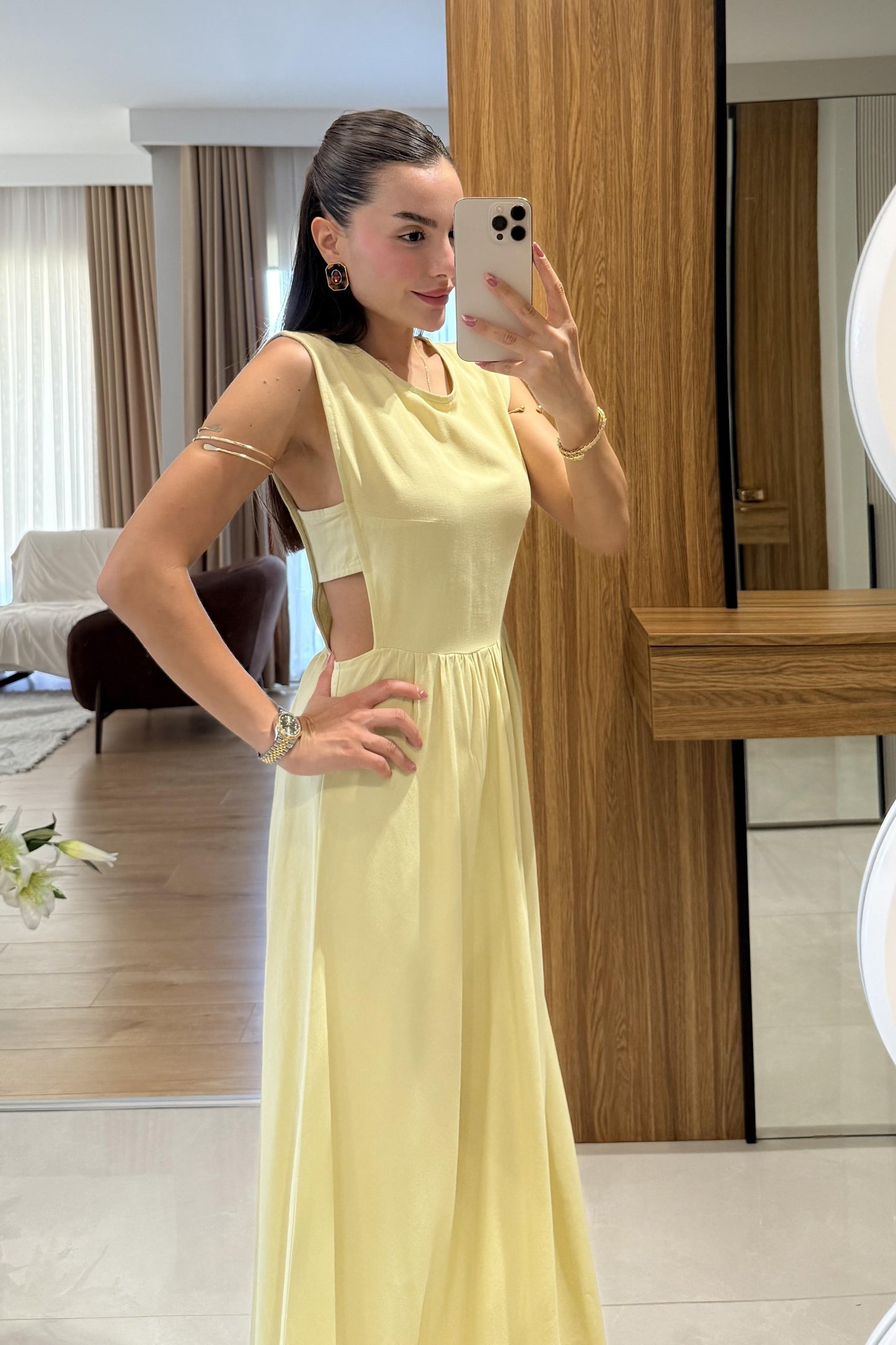 Russia Sarı Yan Dekolteli Keten Elbise