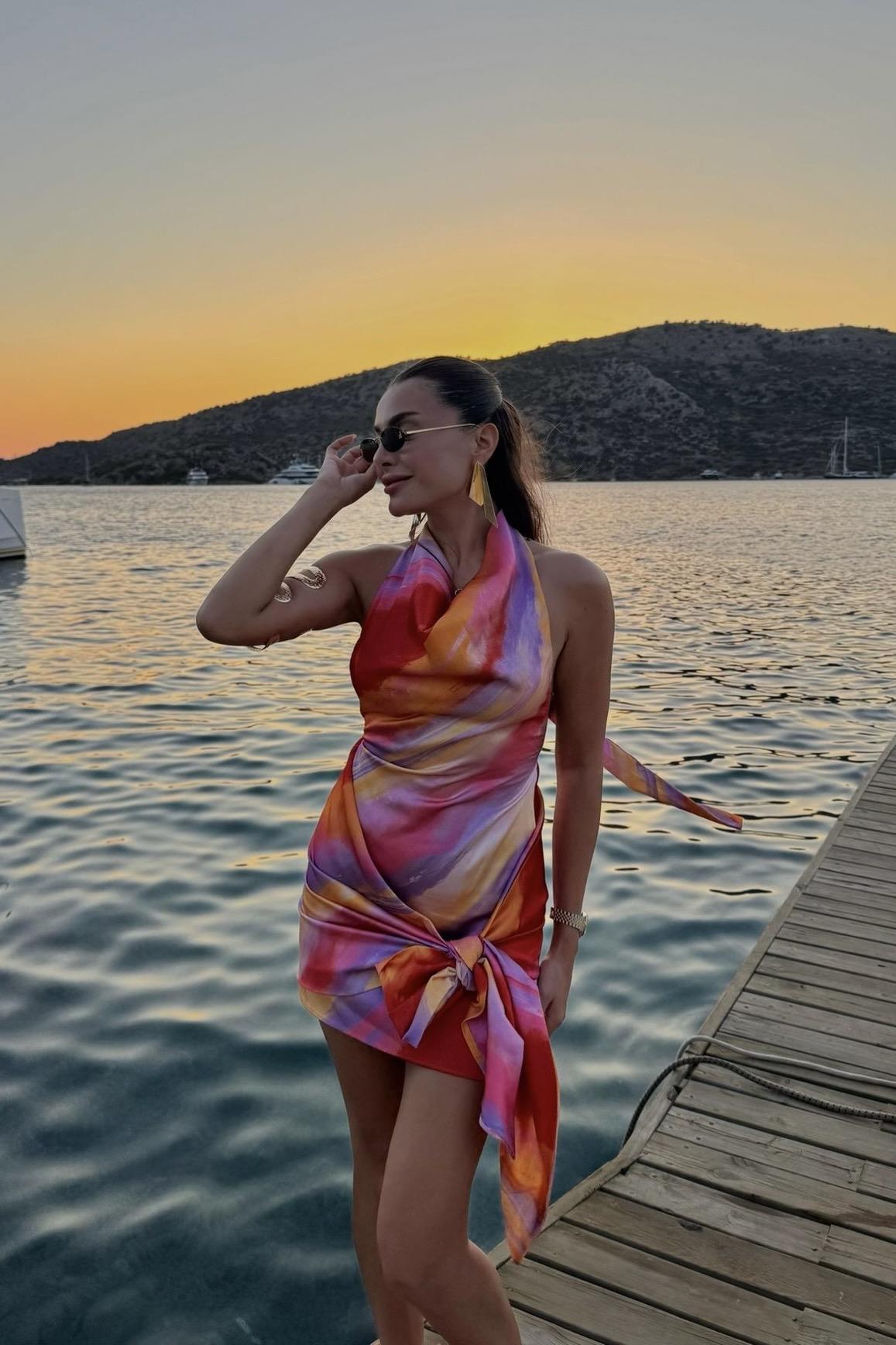 Sabrinas Çok Renkli Bağlamalı Elbise