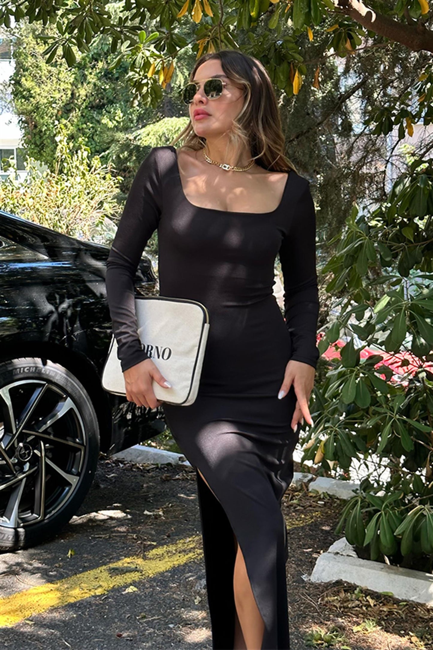 Sartre yırtmaçlı kare yaka elbise - Siyah