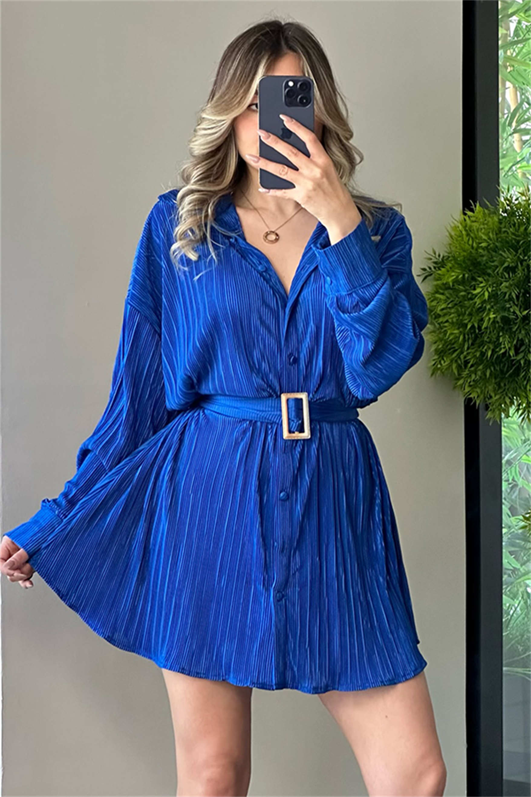 Saten kırinkıl kumaş kemerli saks mavi elbise