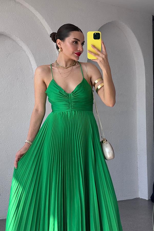 Share Piliseli Göğüs Detaylı Askılı Yeşil Elbise