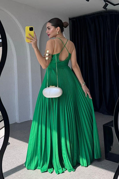 Share Piliseli Göğüs Detaylı Askılı Yeşil Elbise